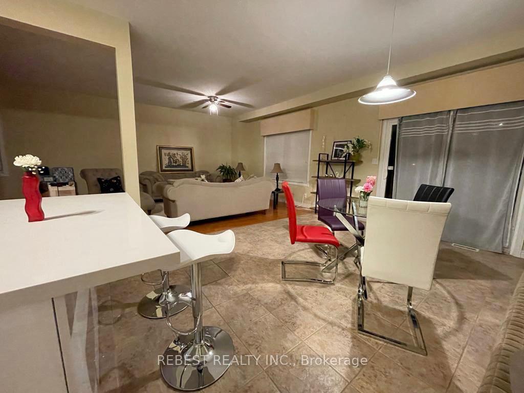 Photo 14 of 655 Interlaken Drive, Waterloo, Clair Hills — HOMEH