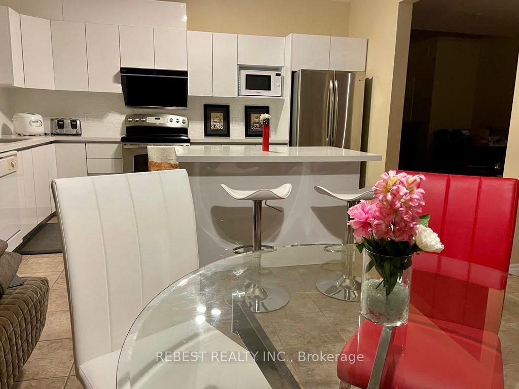 Photo 16 of 655 Interlaken Drive, Waterloo, Clair Hills — HOMEH