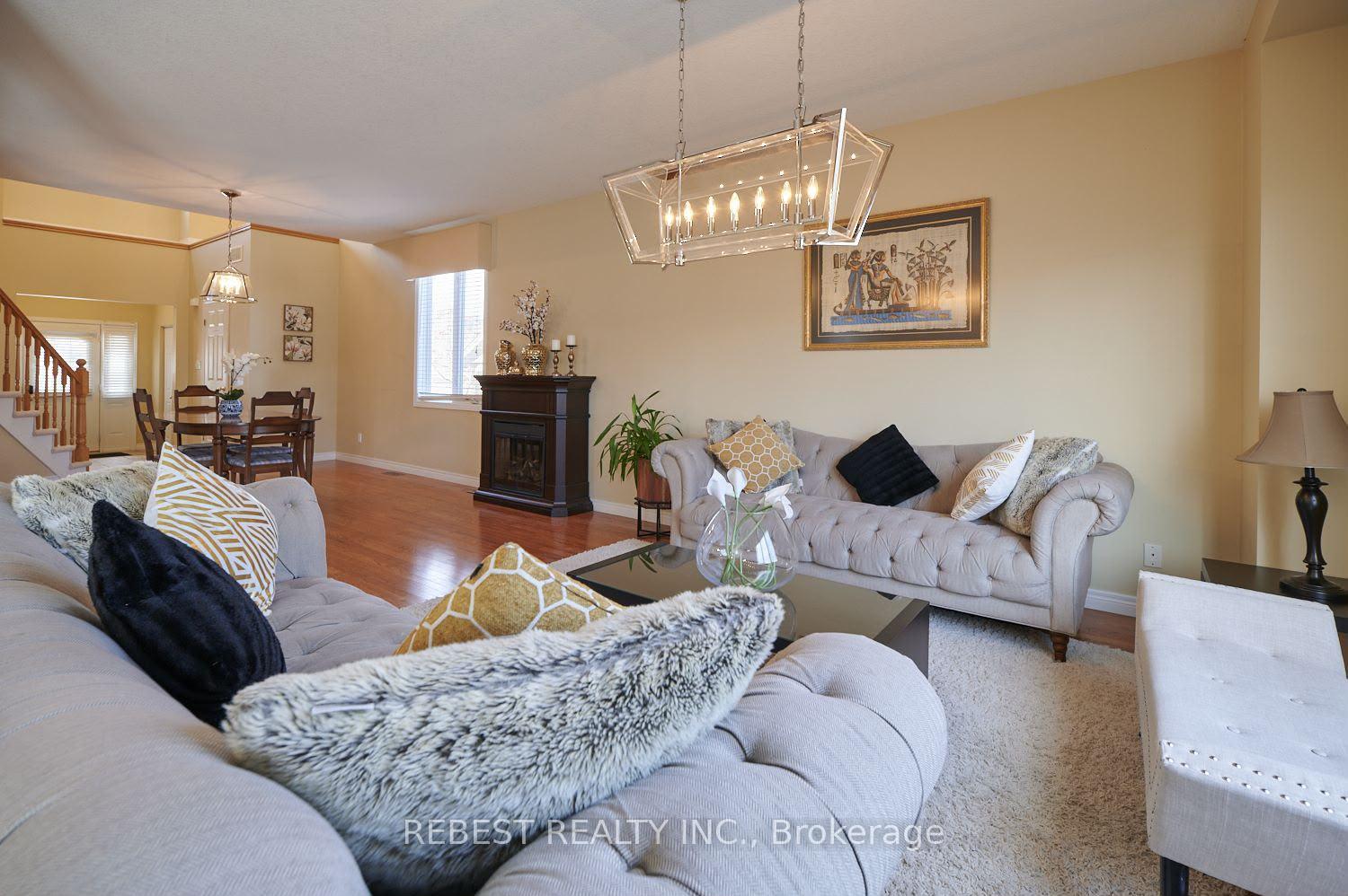 Photo 17 of 655 Interlaken Drive, Waterloo, Clair Hills — HOMEH