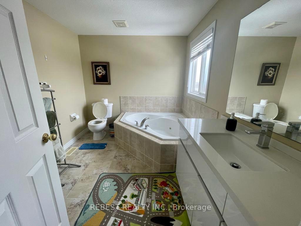 Photo 22 of 655 Interlaken Drive, Waterloo, Clair Hills — HOMEH