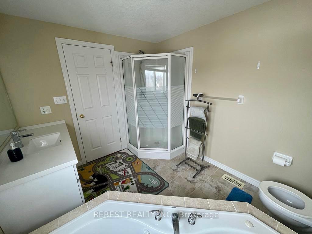 Photo 29 of 655 Interlaken Drive, Waterloo, Clair Hills — HOMEH