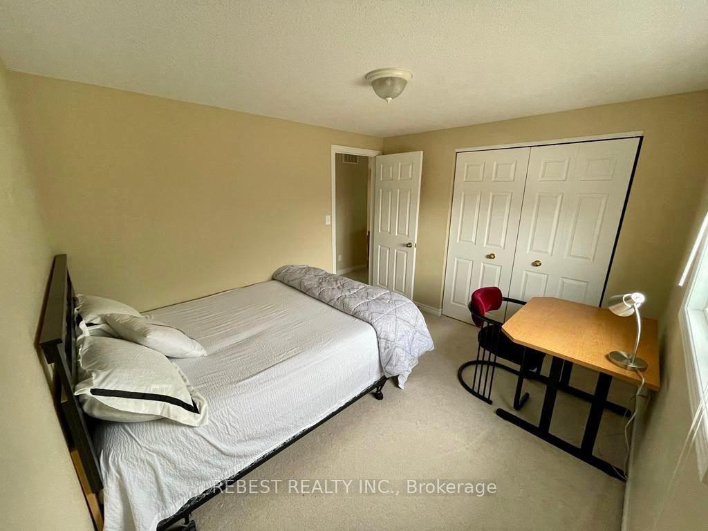 Photo 32 of 655 Interlaken Drive, Waterloo, Clair Hills — HOMEH