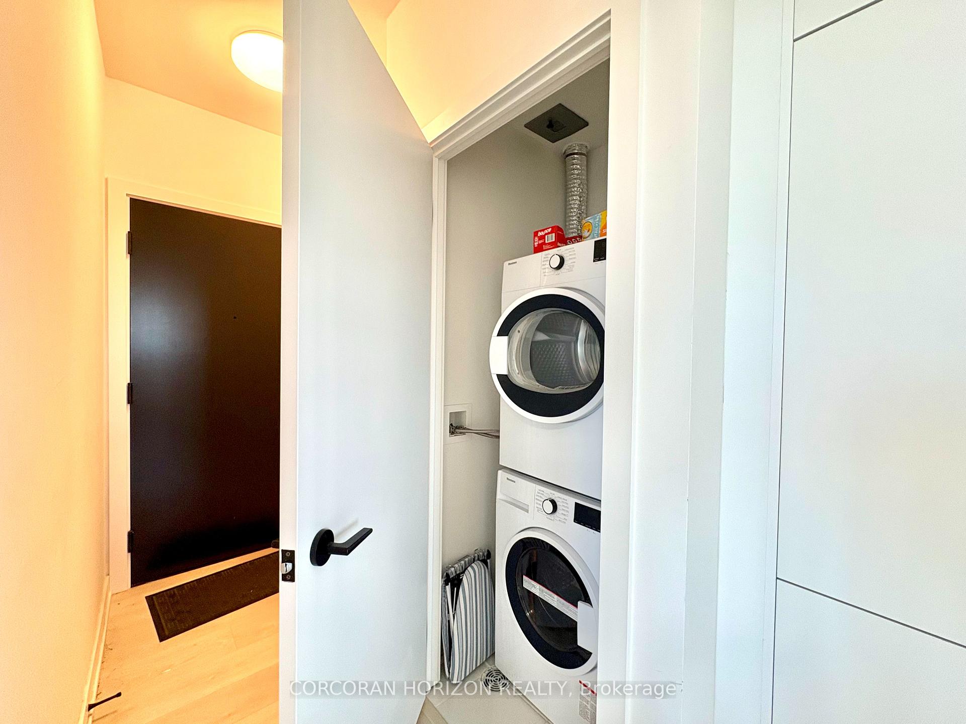 Photo 5 of Unit 2709, 117 Broadway Avenue, Toronto, Mount Pleasant West — HOMEH
