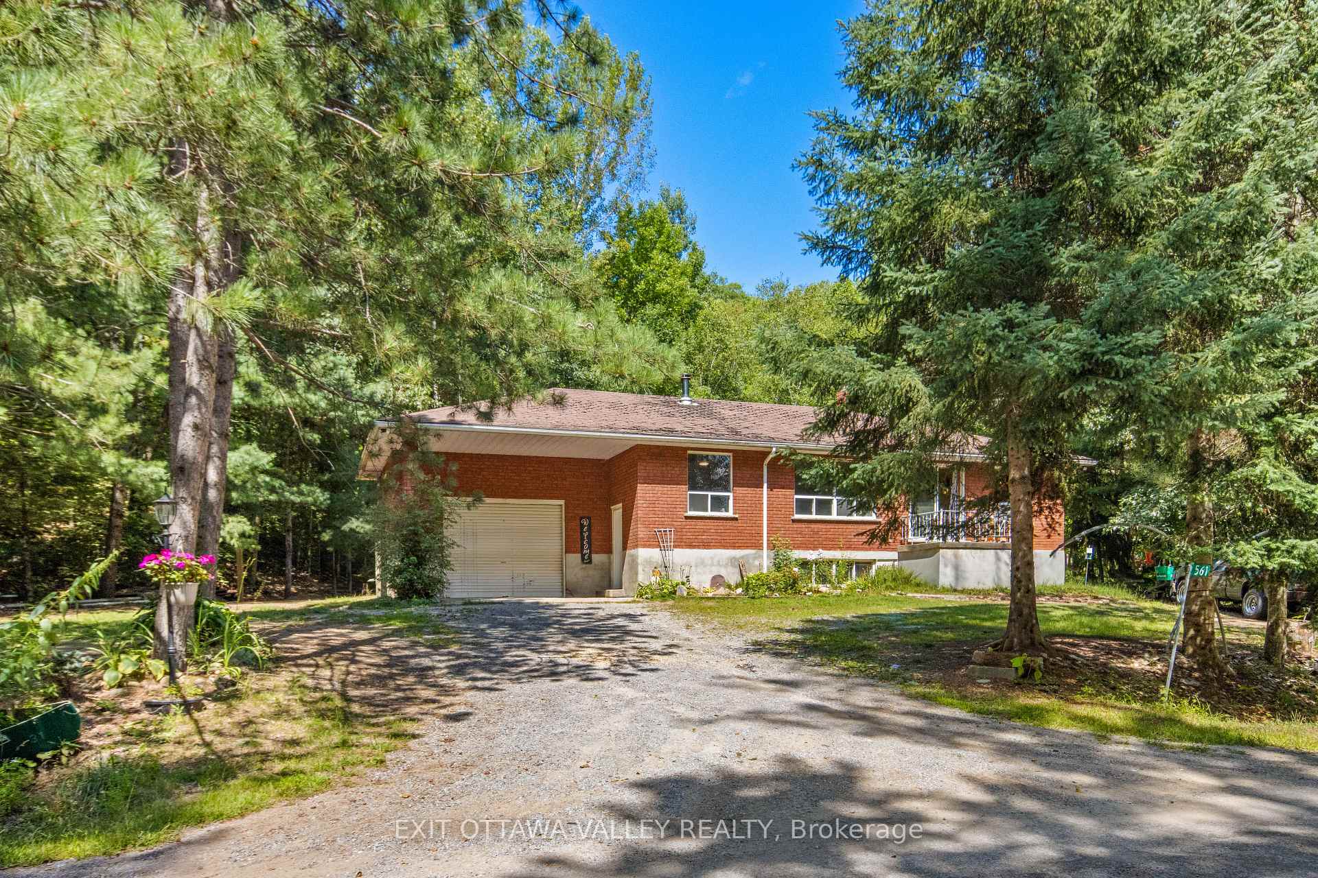 Photo of 561 Long Lake Road