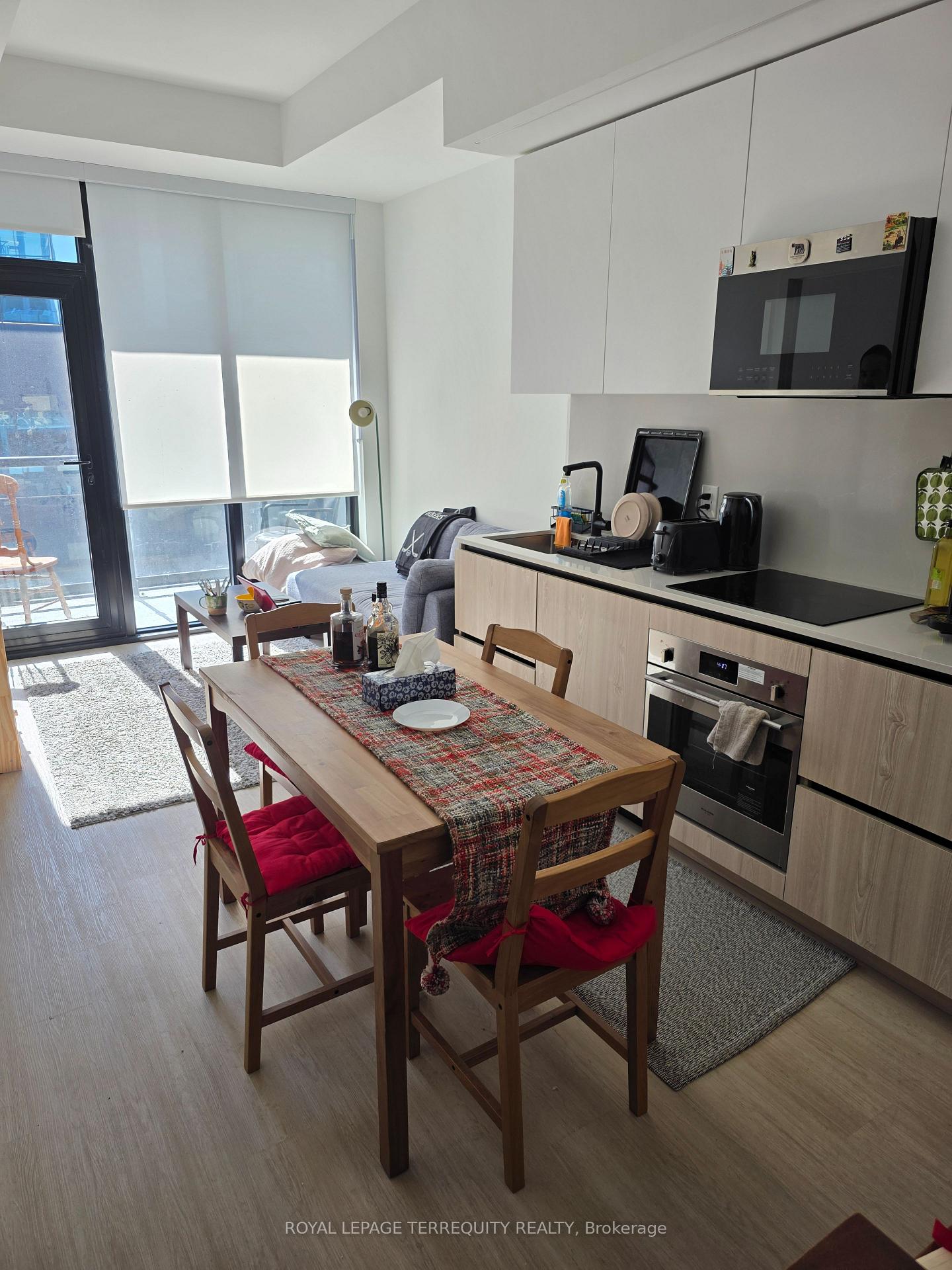 Photo 2 of Unit 709, 699 Sheppard Avenue E, North York, Bayview Village — HOMEH