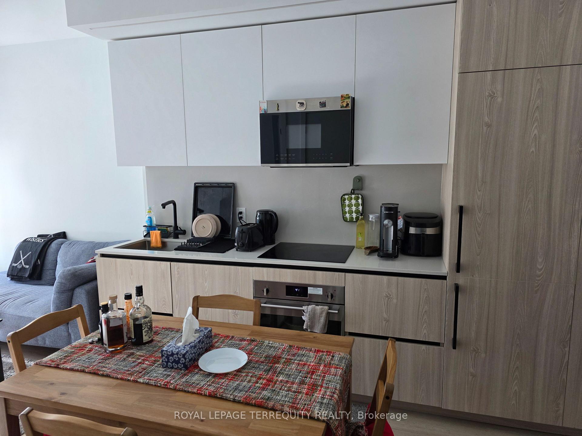 Photo 3 of Unit 709, 699 Sheppard Avenue E, North York, Bayview Village — HOMEH