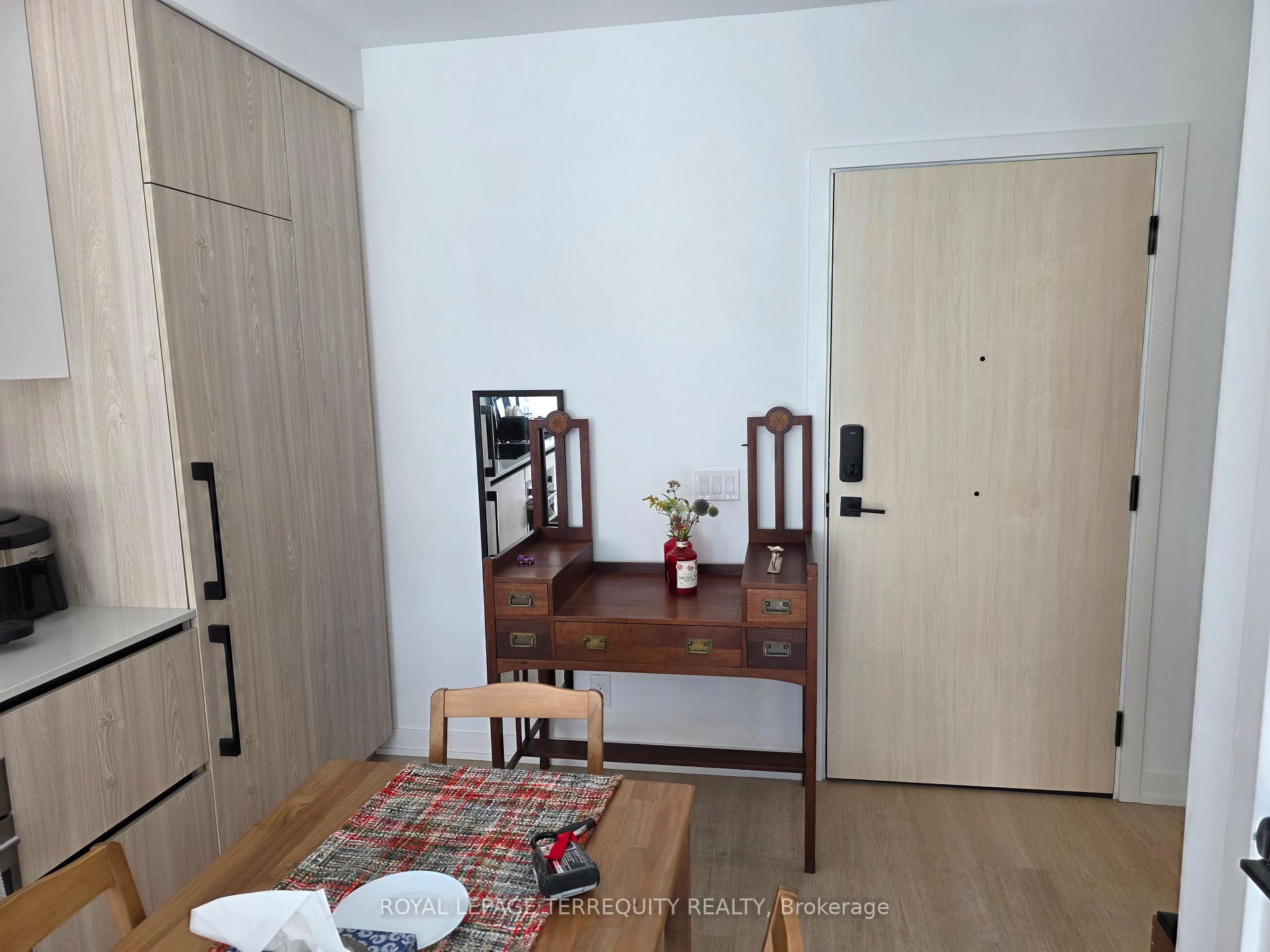 Photo 7 of Unit 709, 699 Sheppard Avenue E, North York, Bayview Village — HOMEH