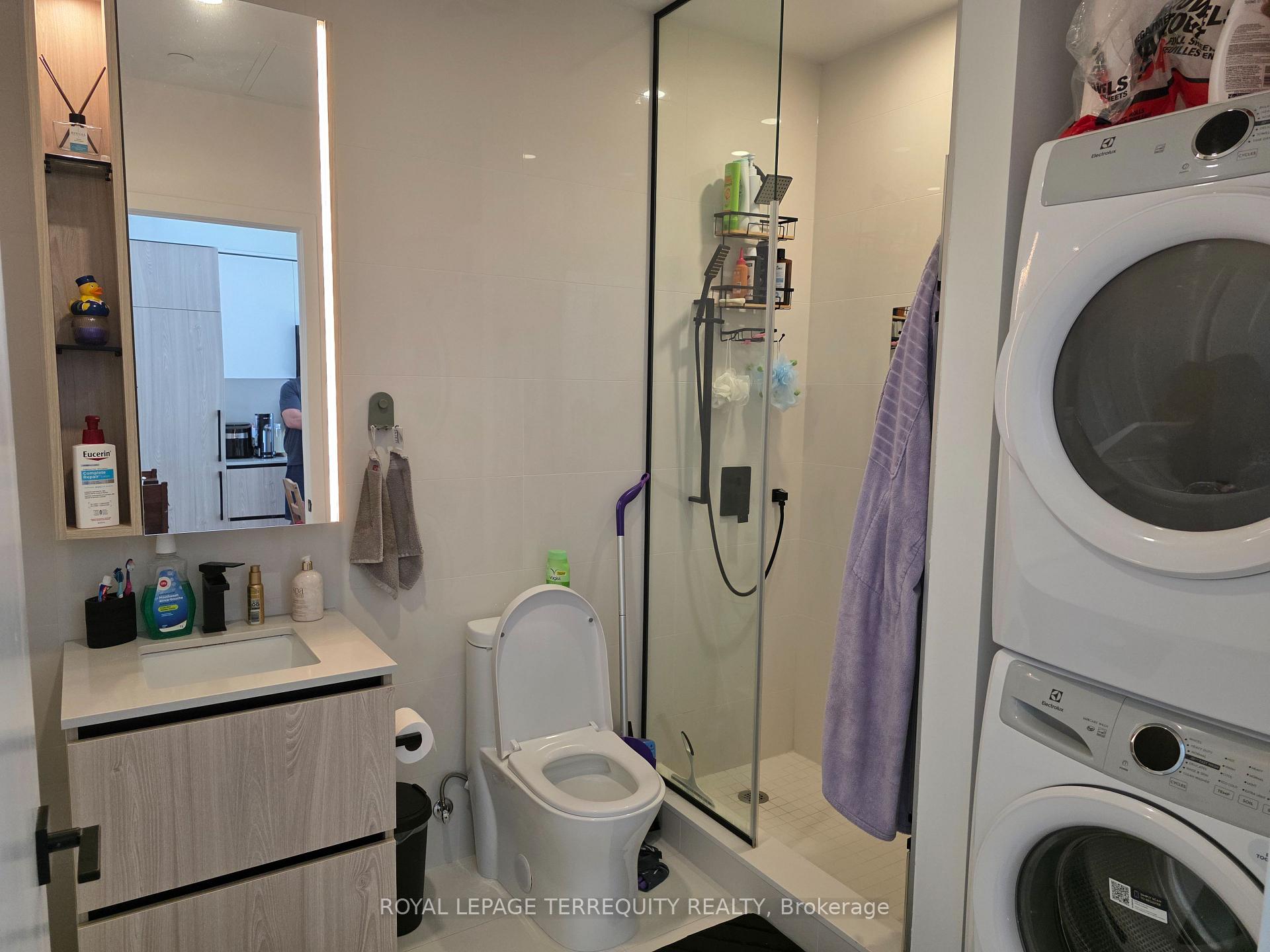 Photo 14 of Unit 709, 699 Sheppard Avenue E, North York, Bayview Village — HOMEH