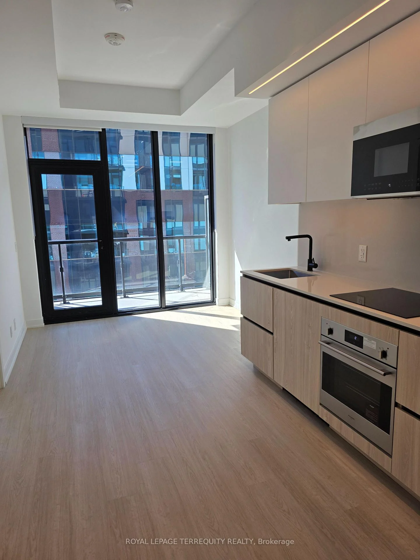 Photo 18 of Unit 709, 699 Sheppard Avenue E, North York, Bayview Village — HOMEH