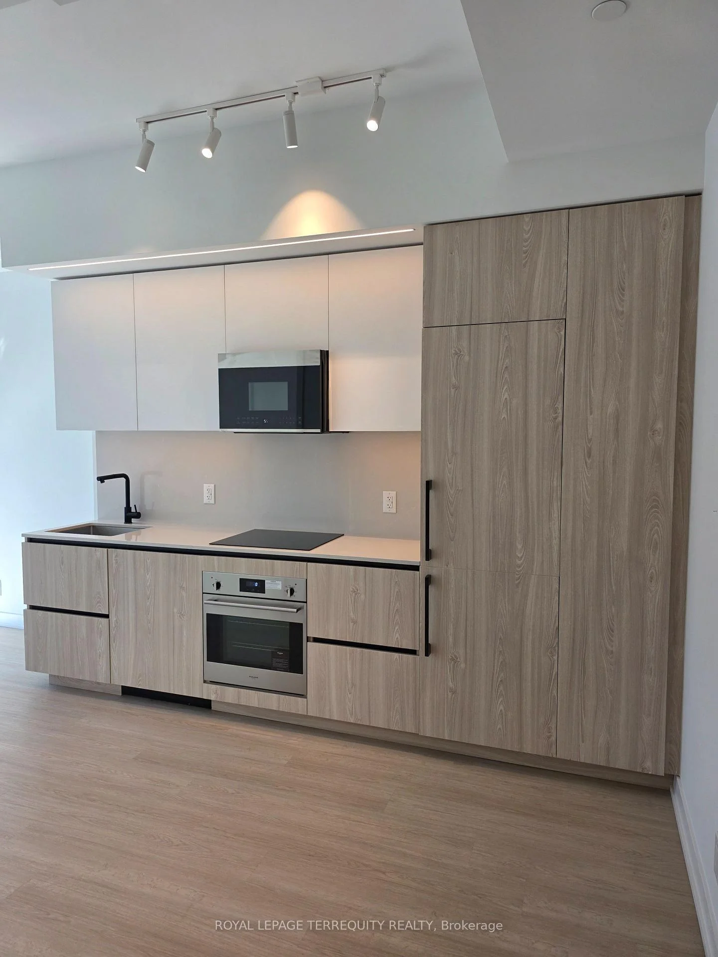 Photo 19 of Unit 709, 699 Sheppard Avenue E, North York, Bayview Village — HOMEH