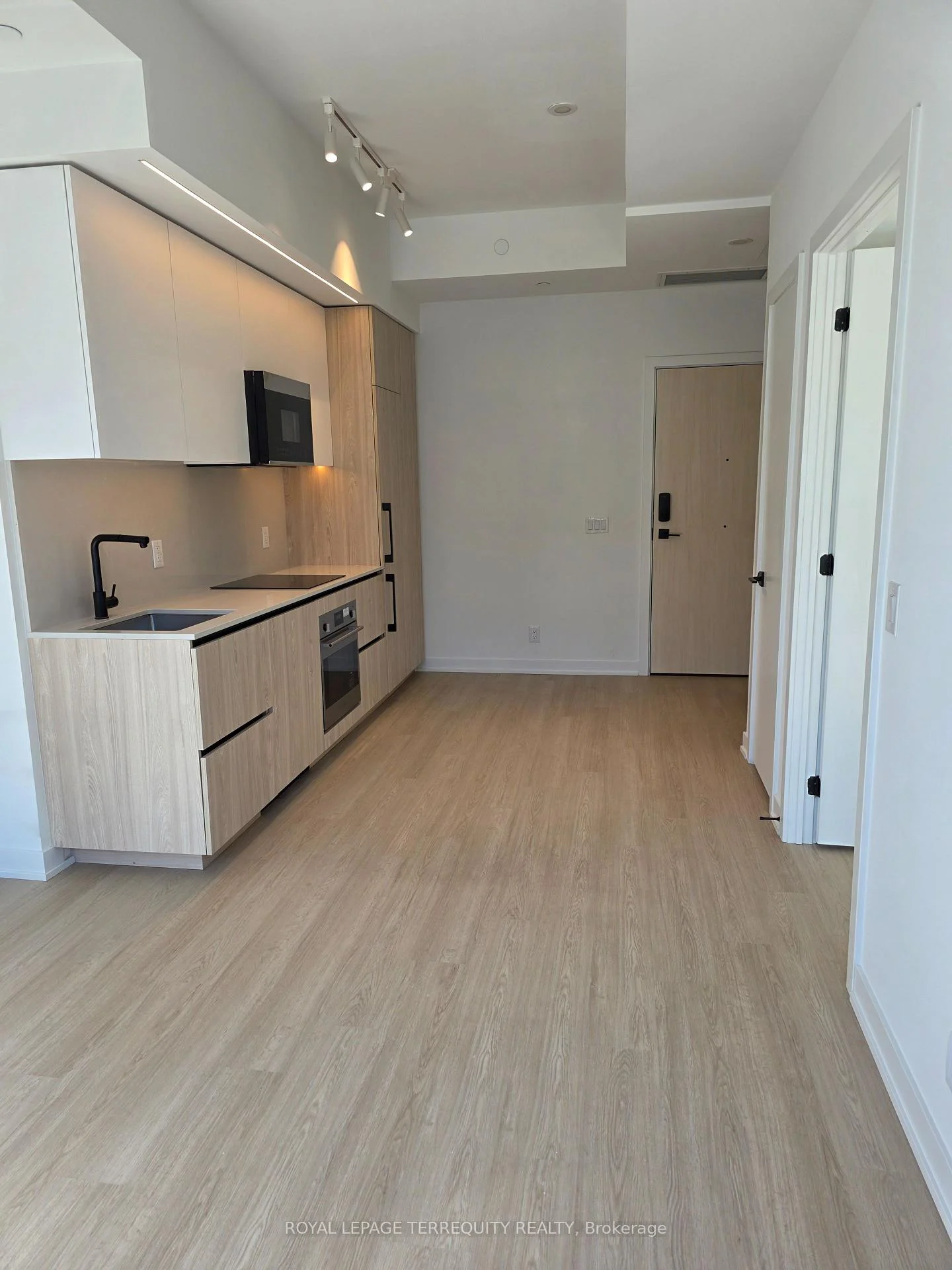 Photo 20 of Unit 709, 699 Sheppard Avenue E, North York, Bayview Village — HOMEH