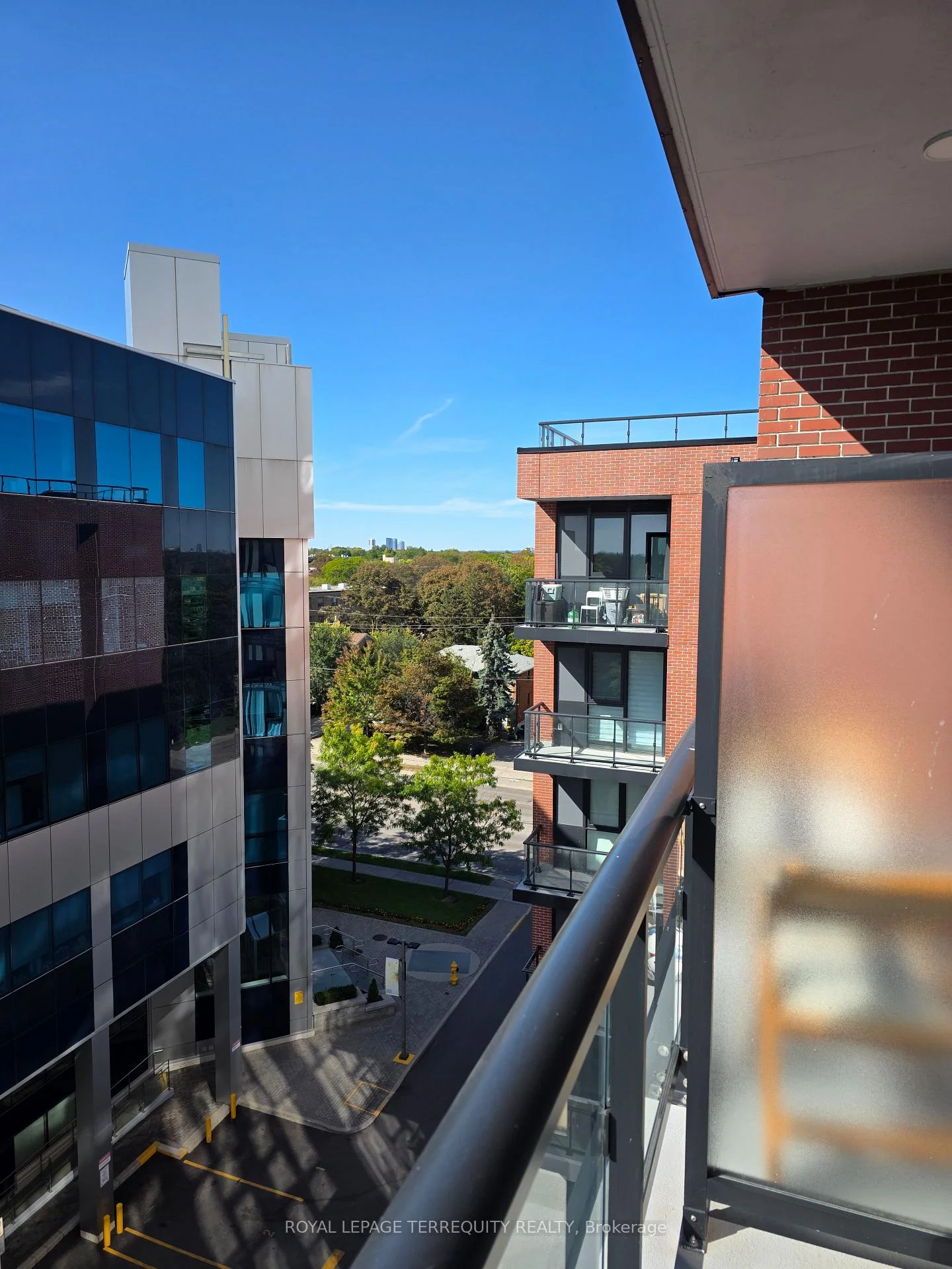 Photo 21 of Unit 709, 699 Sheppard Avenue E, North York, Bayview Village — HOMEH
