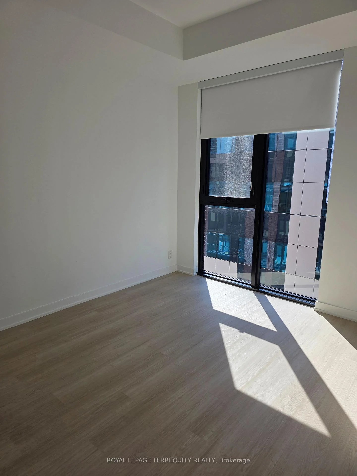 Photo 23 of Unit 709, 699 Sheppard Avenue E, North York, Bayview Village — HOMEH
