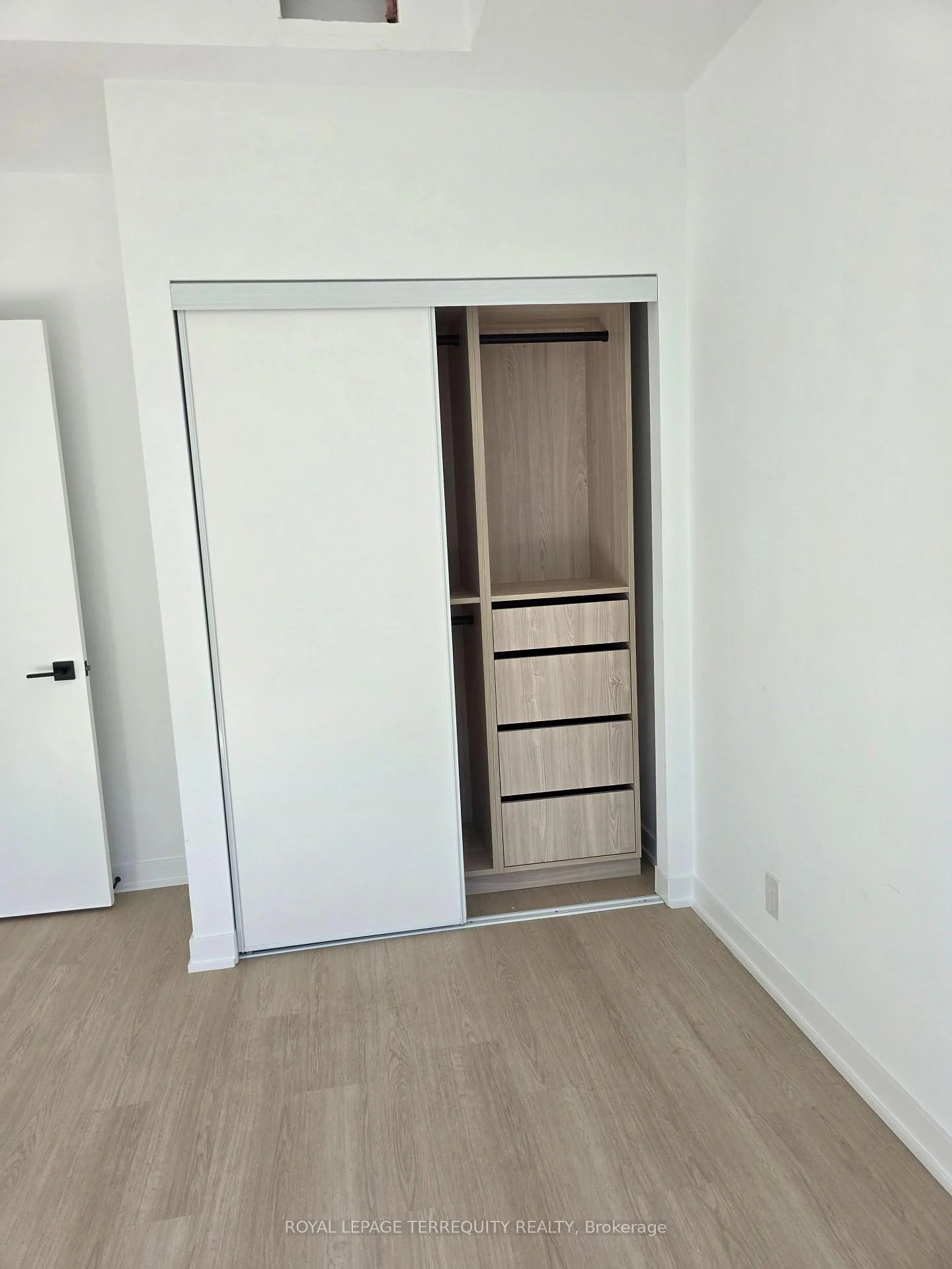Photo 27 of Unit 709, 699 Sheppard Avenue E, North York, Bayview Village — HOMEH