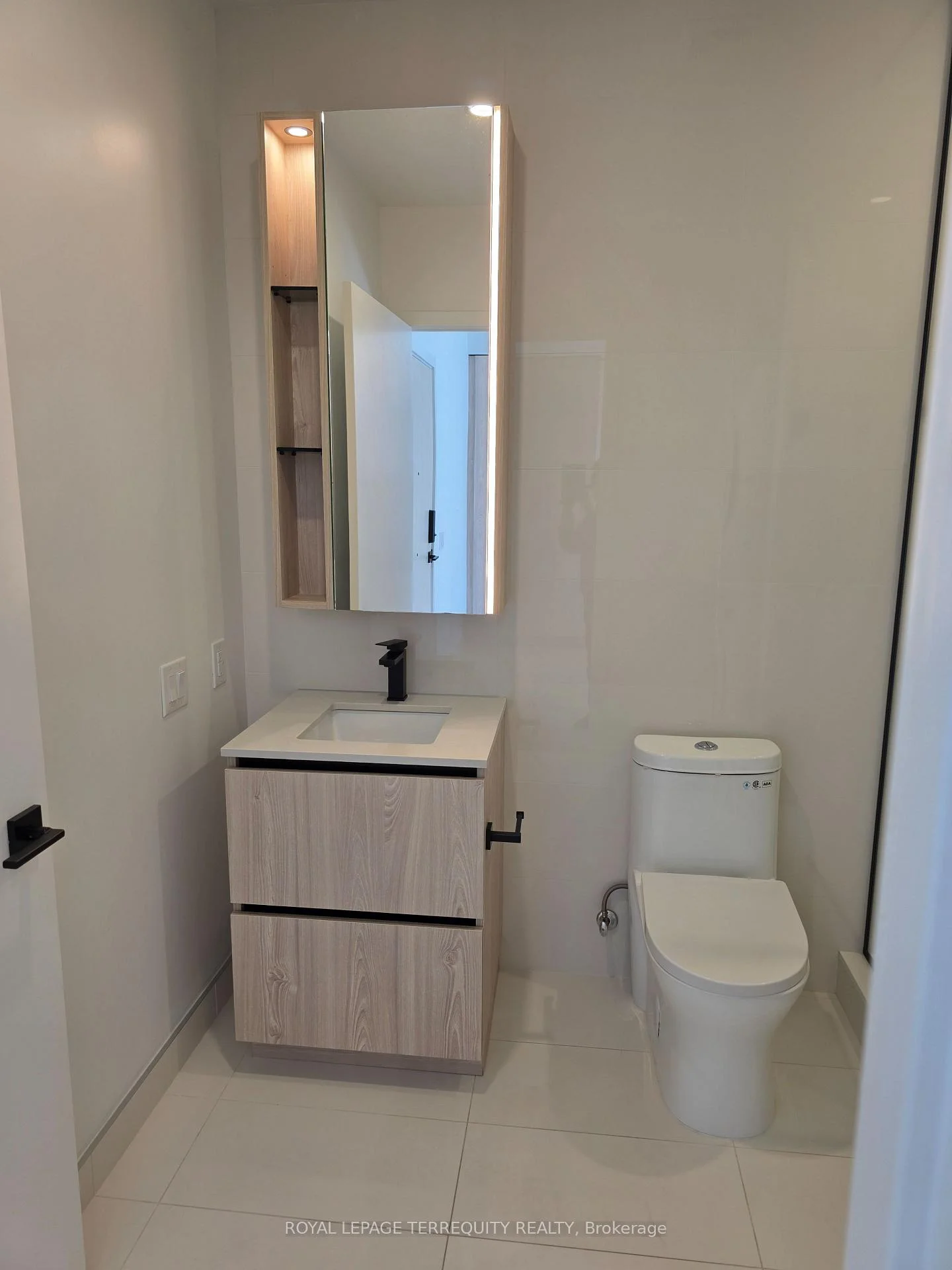 Photo 28 of Unit 709, 699 Sheppard Avenue E, North York, Bayview Village — HOMEH
