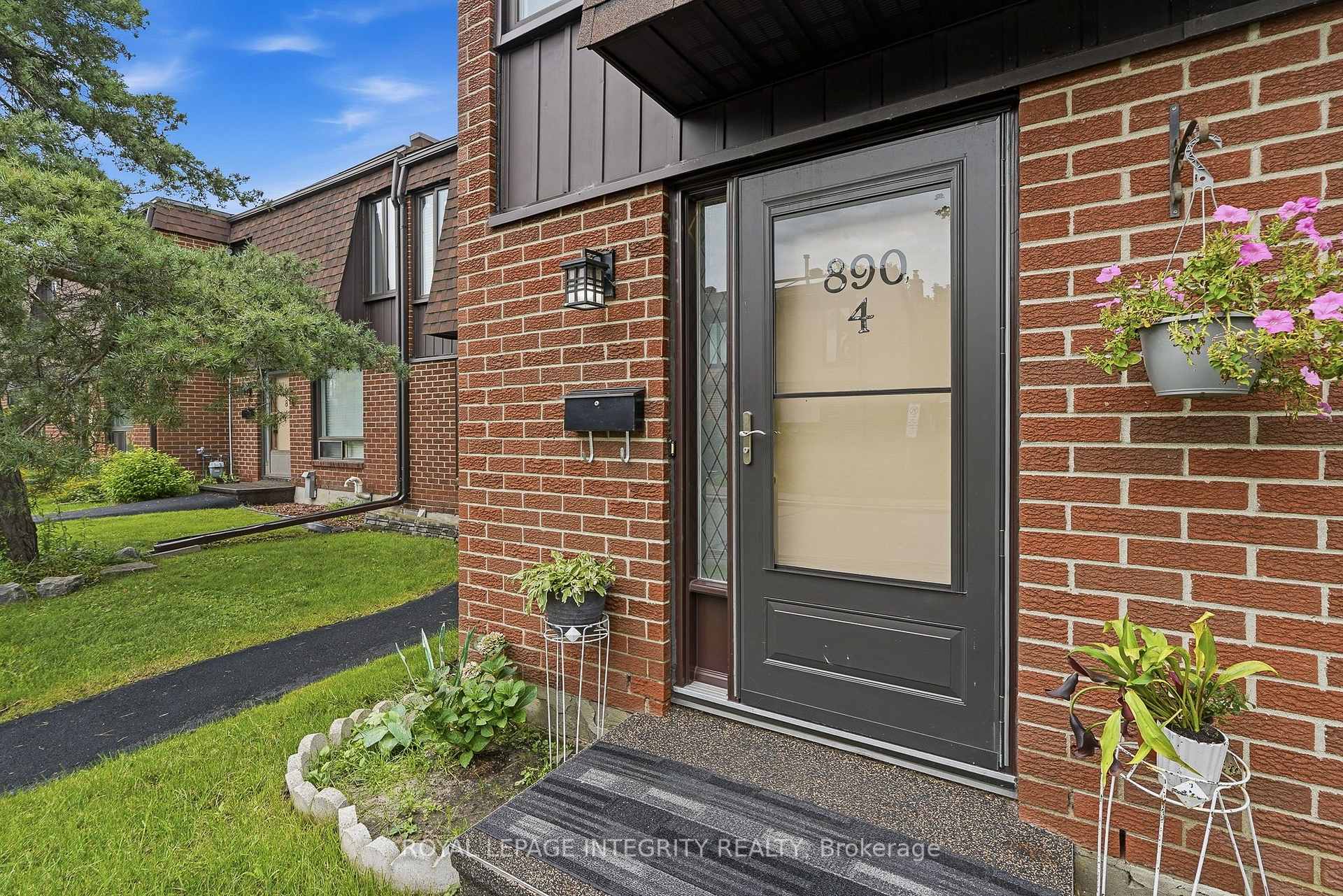Photo 3 of Unit #4, 890 Cahill Drive W, Ottawa, Hunt Club — HOMEH