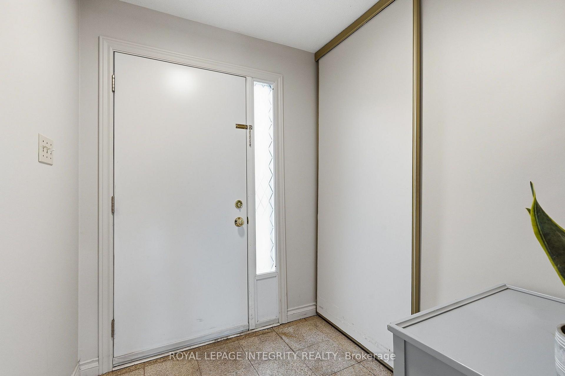 Photo 4 of Unit #4, 890 Cahill Drive W, Ottawa, Hunt Club — HOMEH