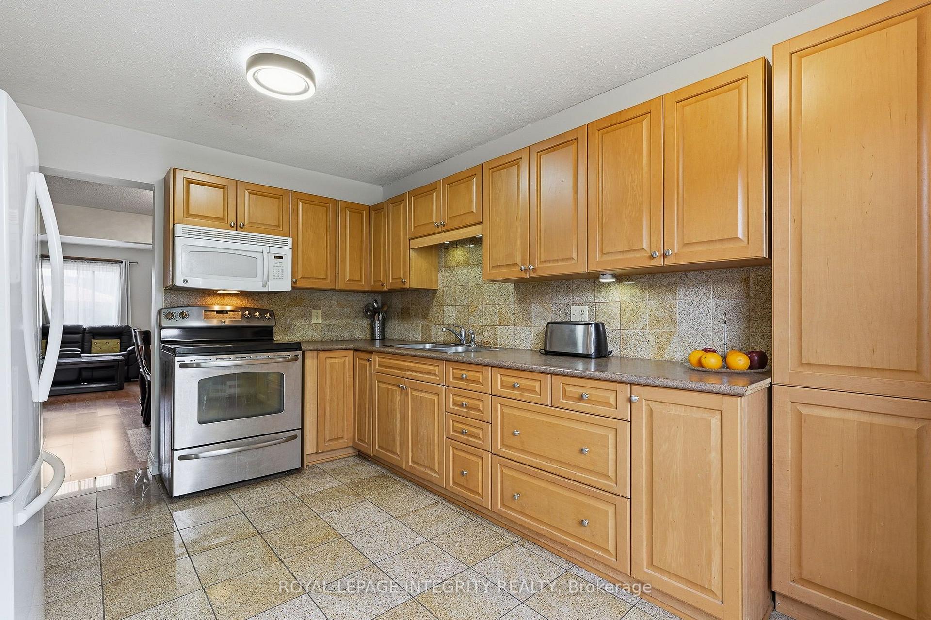 Photo 7 of Unit #4, 890 Cahill Drive W, Ottawa, Hunt Club — HOMEH