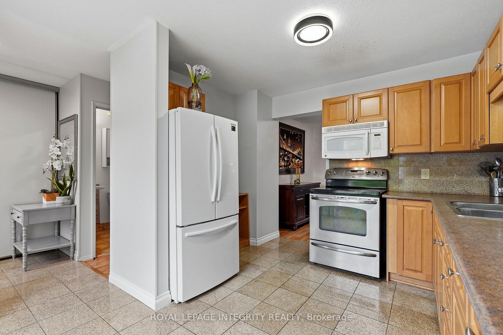 Photo 8 of Unit #4, 890 Cahill Drive W, Ottawa, Hunt Club — HOMEH