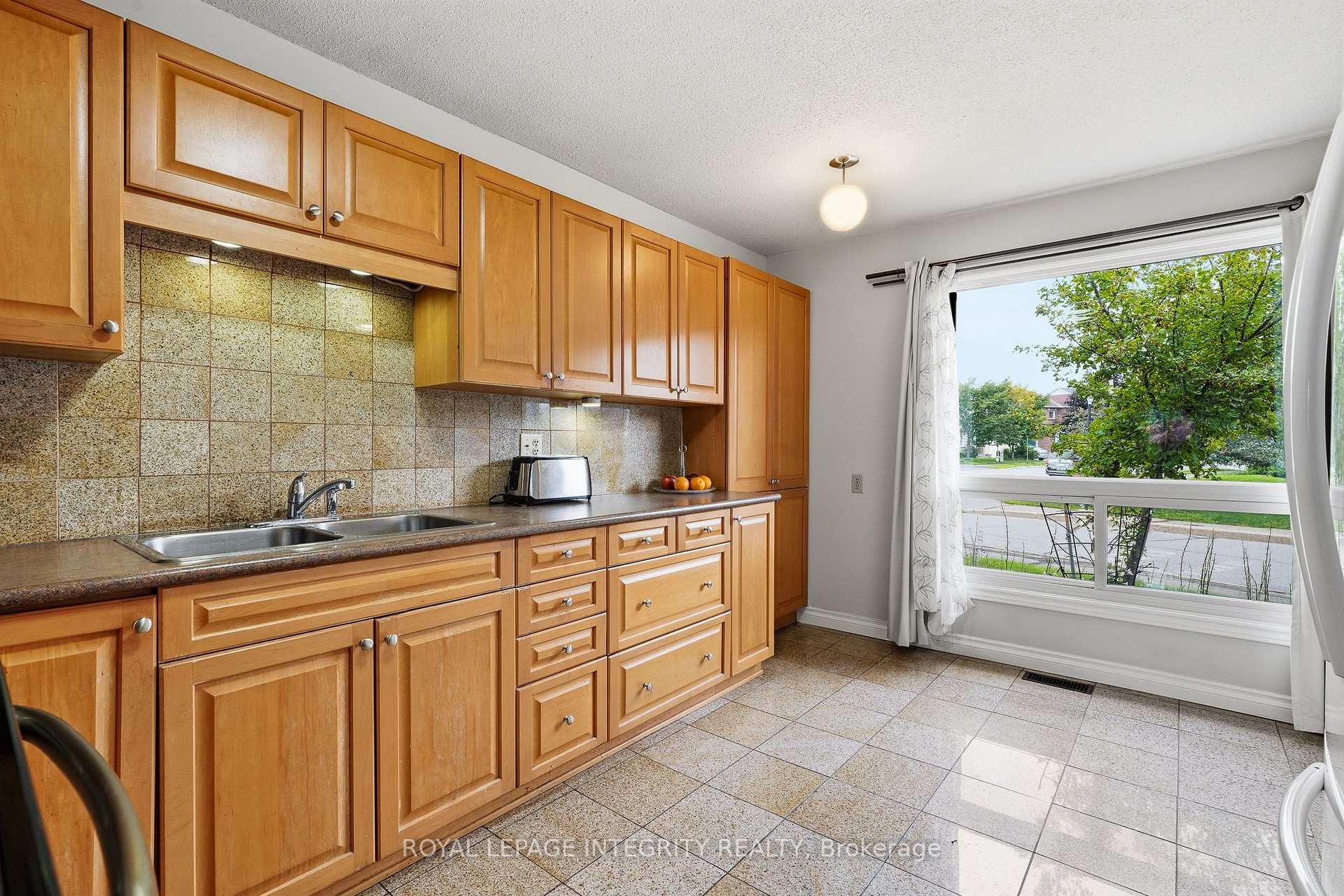 Photo 10 of Unit #4, 890 Cahill Drive W, Ottawa, Hunt Club — HOMEH