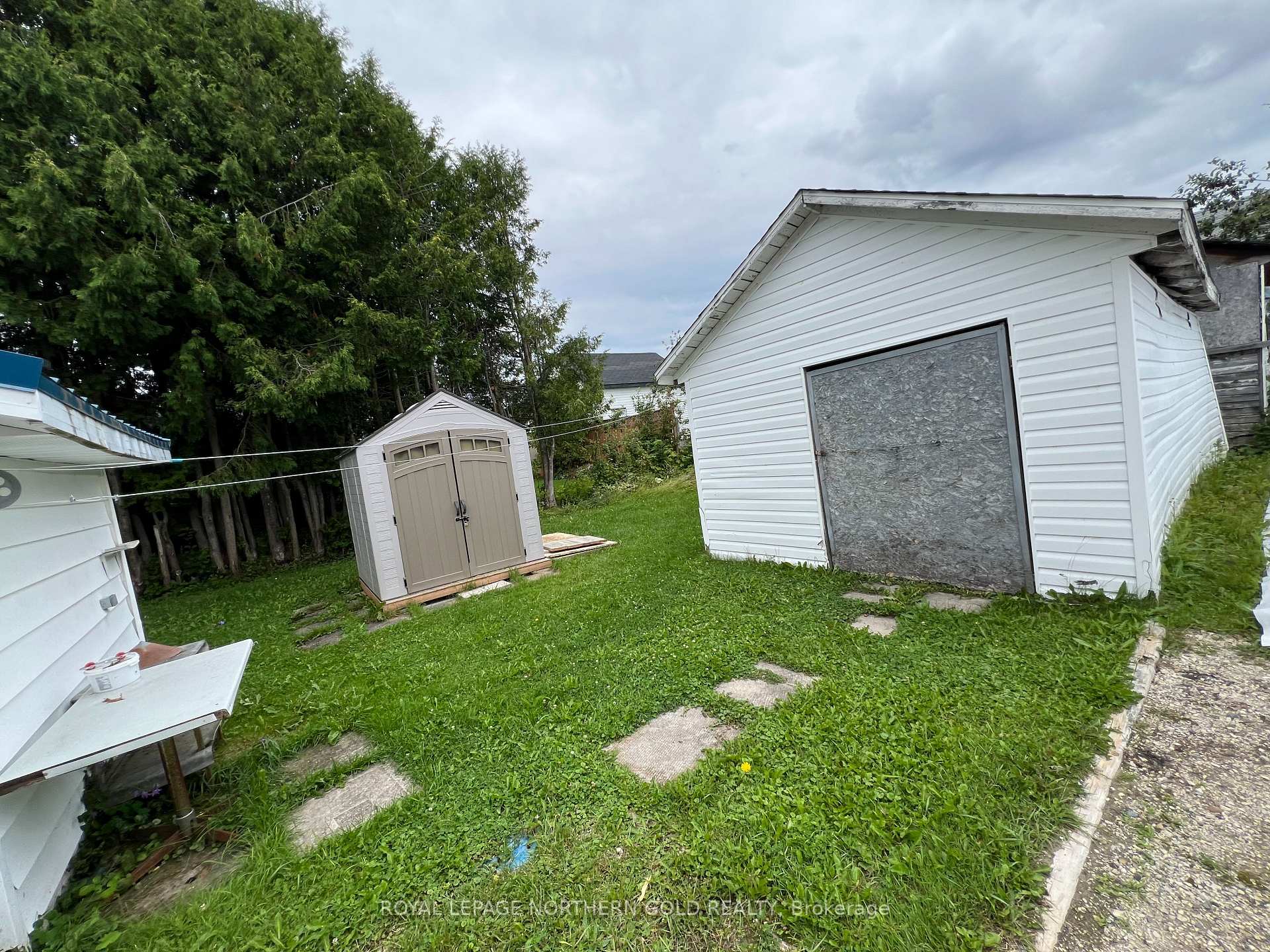 Photo 8 of 70 Eighth Avenue, Kirkland Lake, Larder Lake — HOMEH