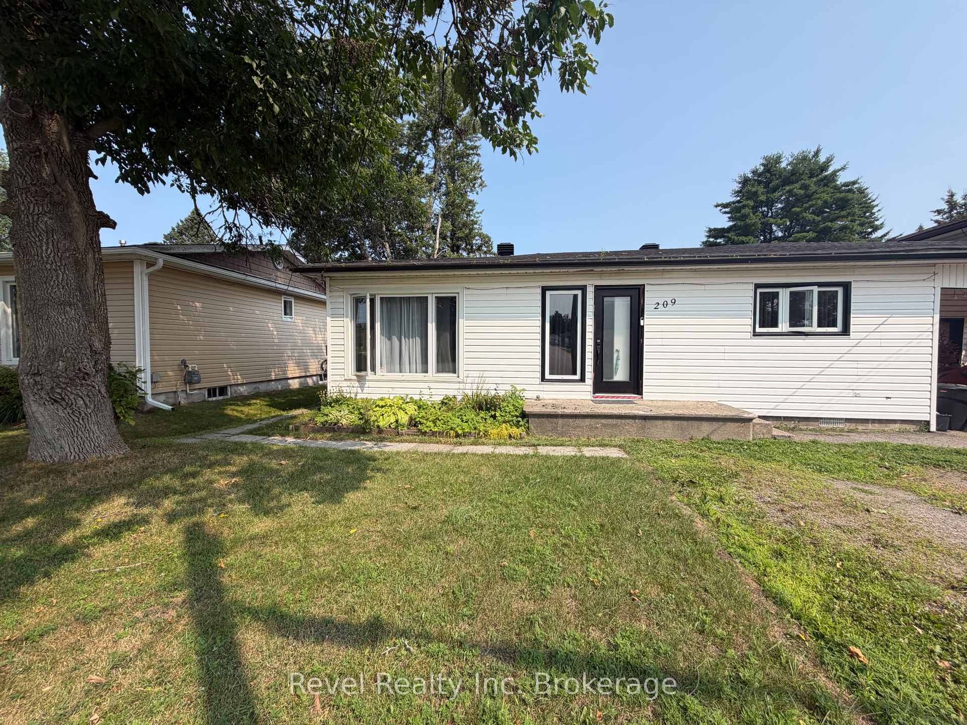 Photo 2 of 209 Salter Street, West Nipissing, Sturgeon Falls — HOMEH