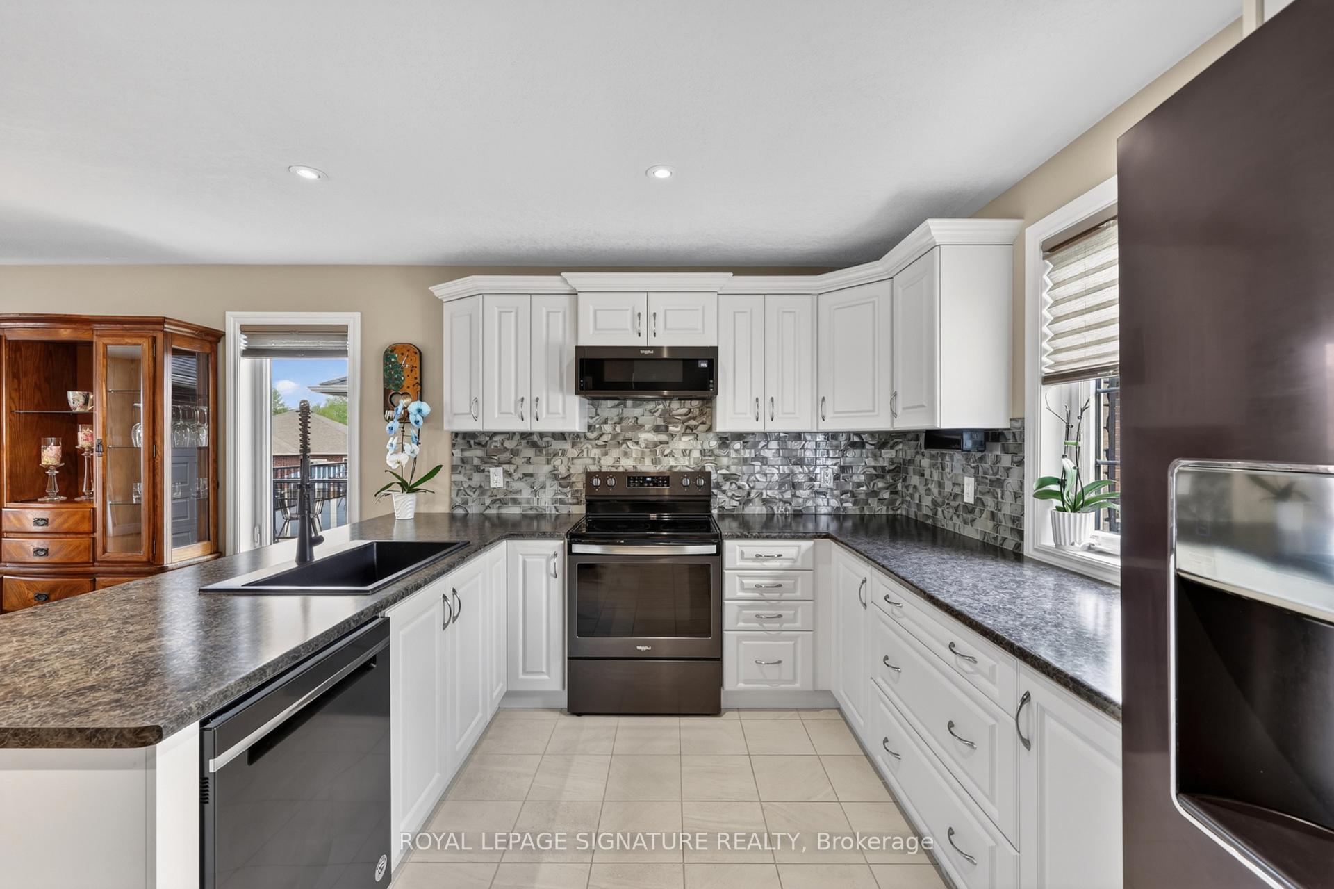 Photo 15 of 22 Hunter Avenue, Tay, Victoria Harbour — HOMEH