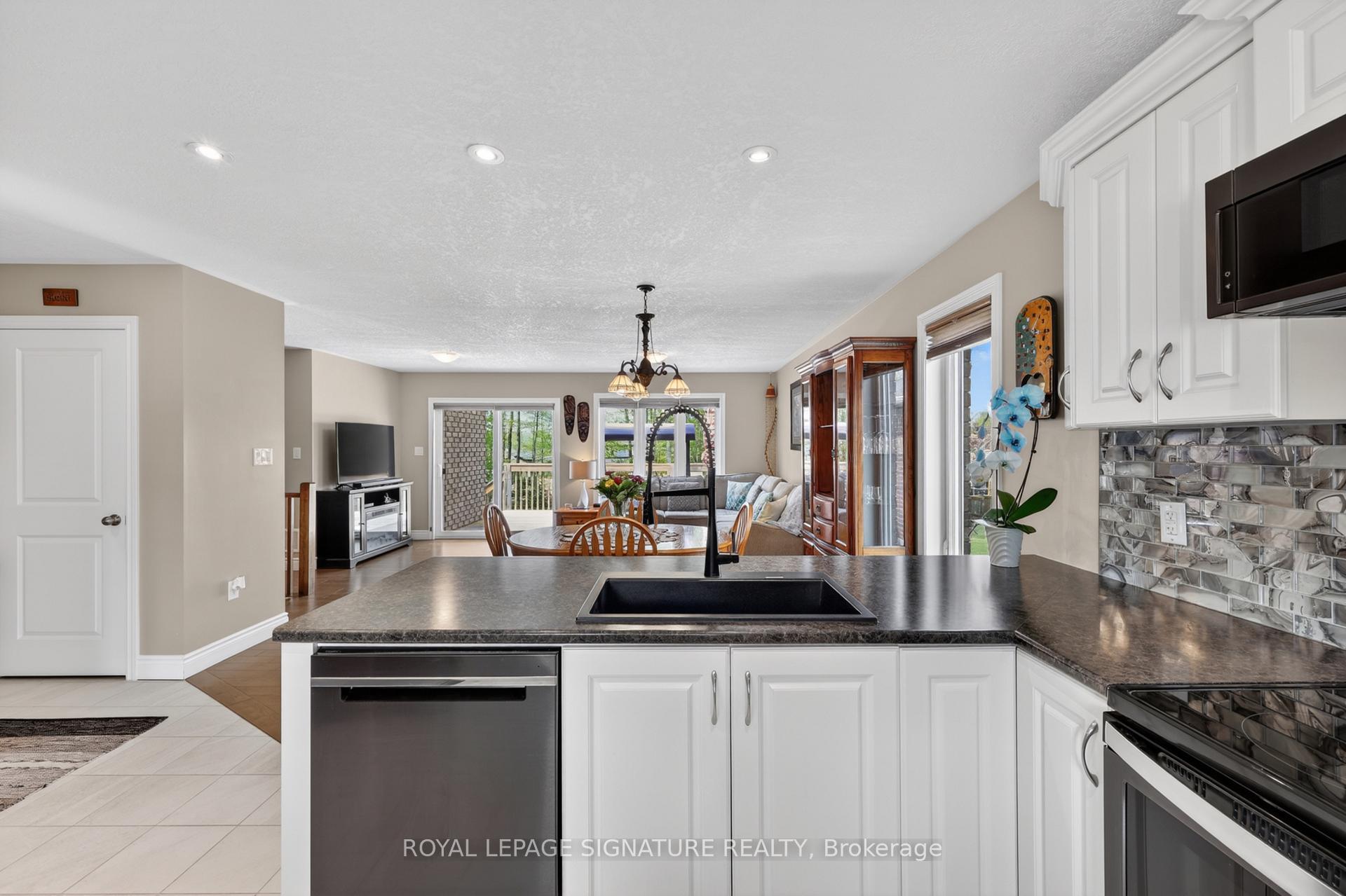 Photo 14 of 22 Hunter Avenue, Tay, Victoria Harbour — HOMEH