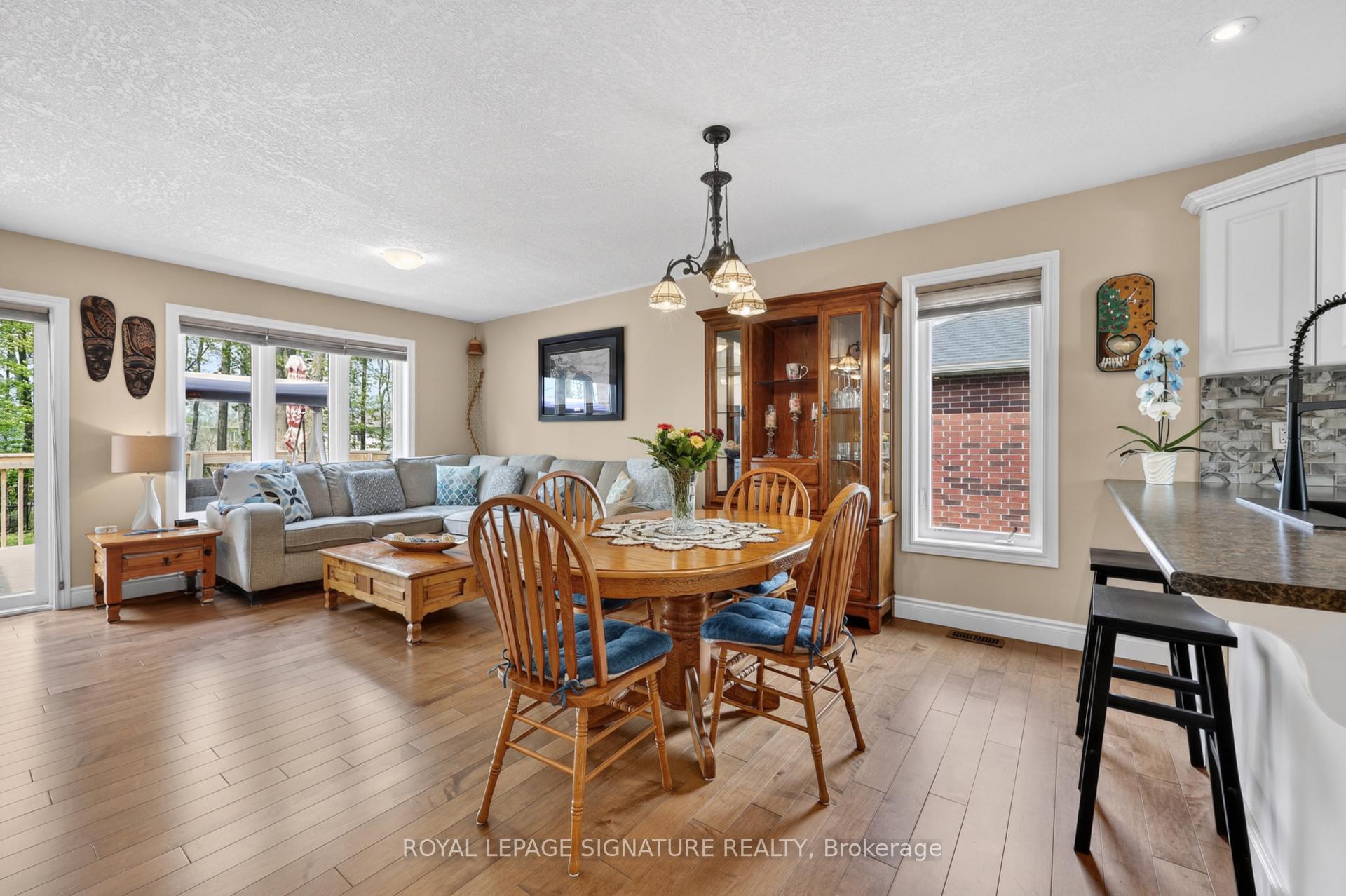 Photo 9 of 22 Hunter Avenue, Tay, Victoria Harbour — HOMEH