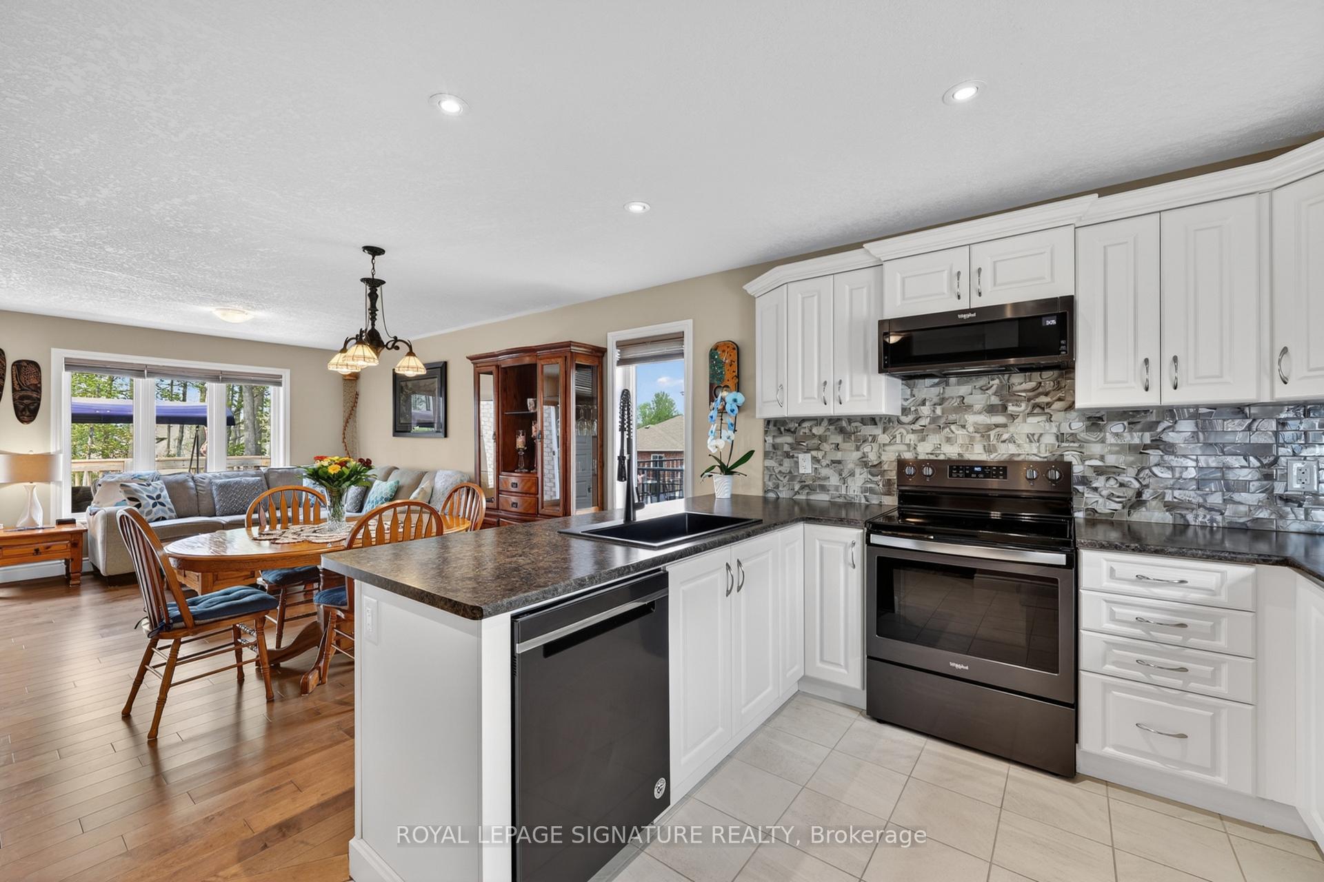 Photo 2 of 22 Hunter Avenue, Tay, Victoria Harbour — HOMEH