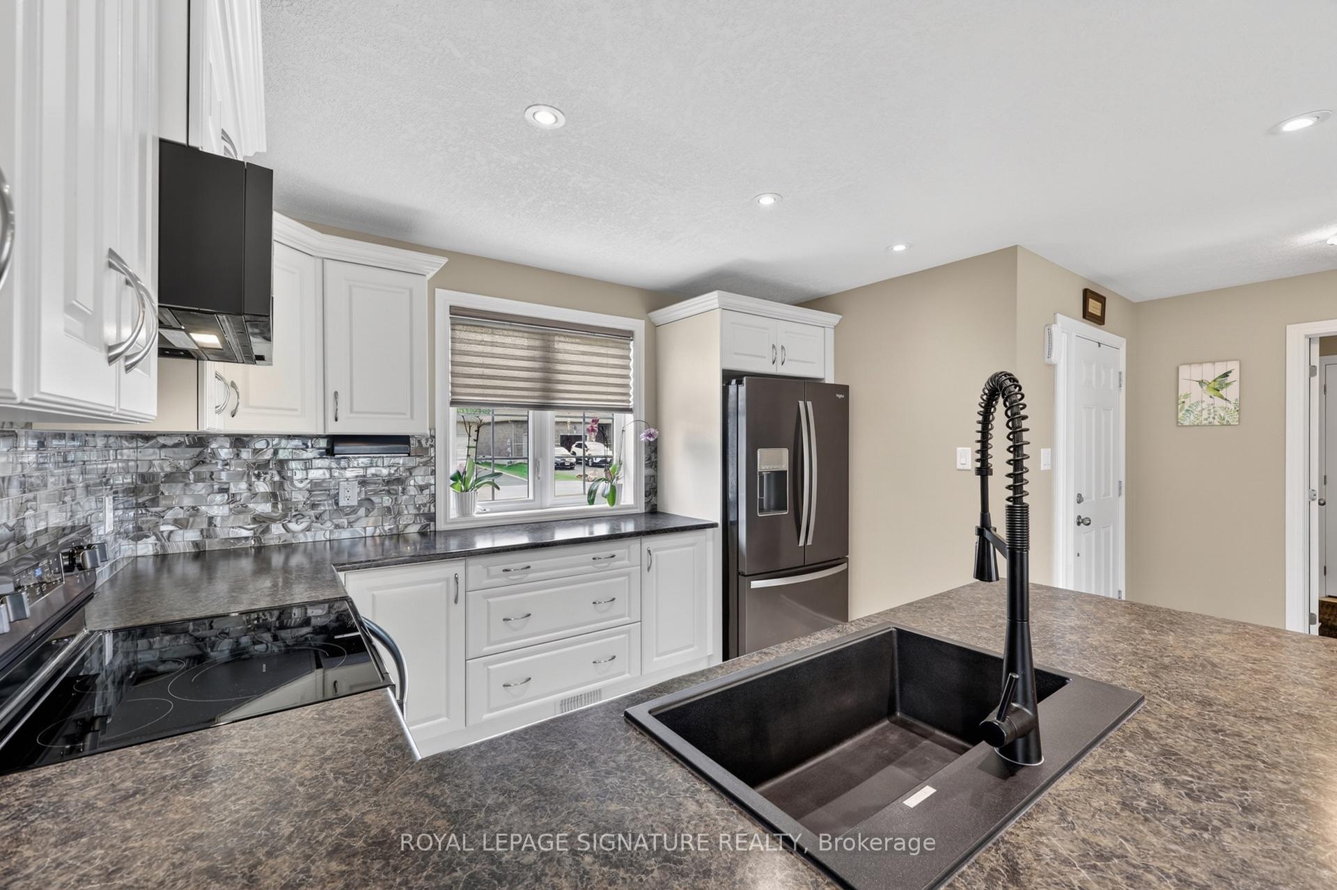 Photo 16 of 22 Hunter Avenue, Tay, Victoria Harbour — HOMEH