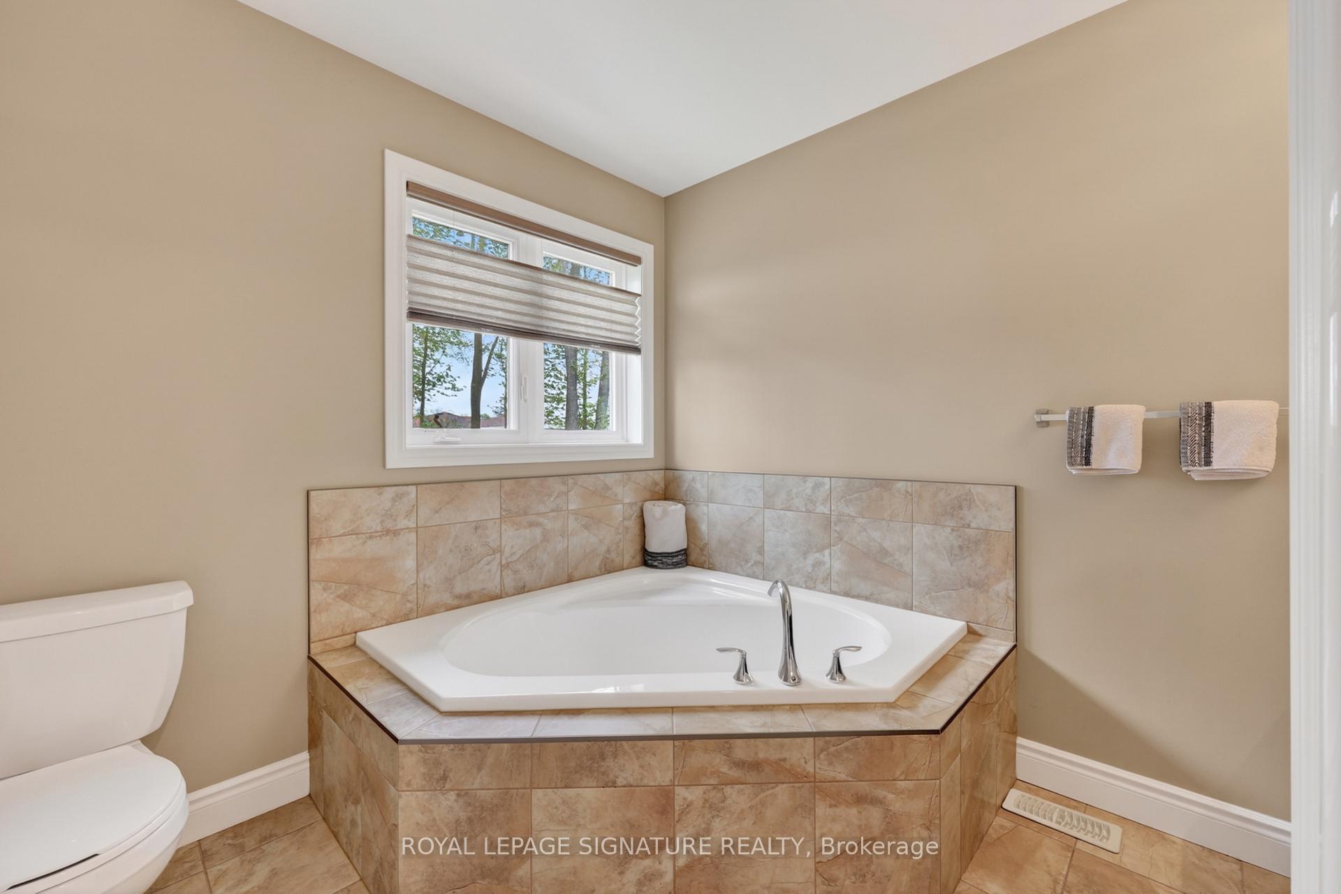 Photo 23 of 22 Hunter Avenue, Tay, Victoria Harbour — HOMEH