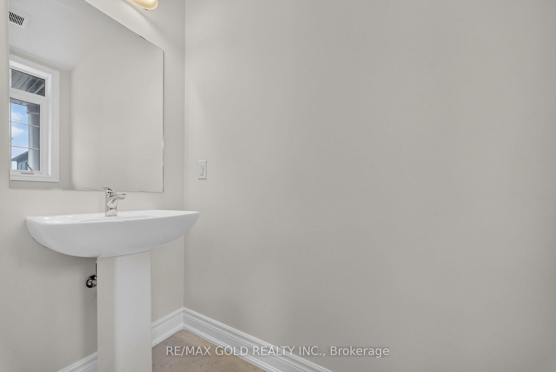 Photo 9 of 11 Keyworth Crescent, Brampton, Sandringham-Wellington North — HOMEH