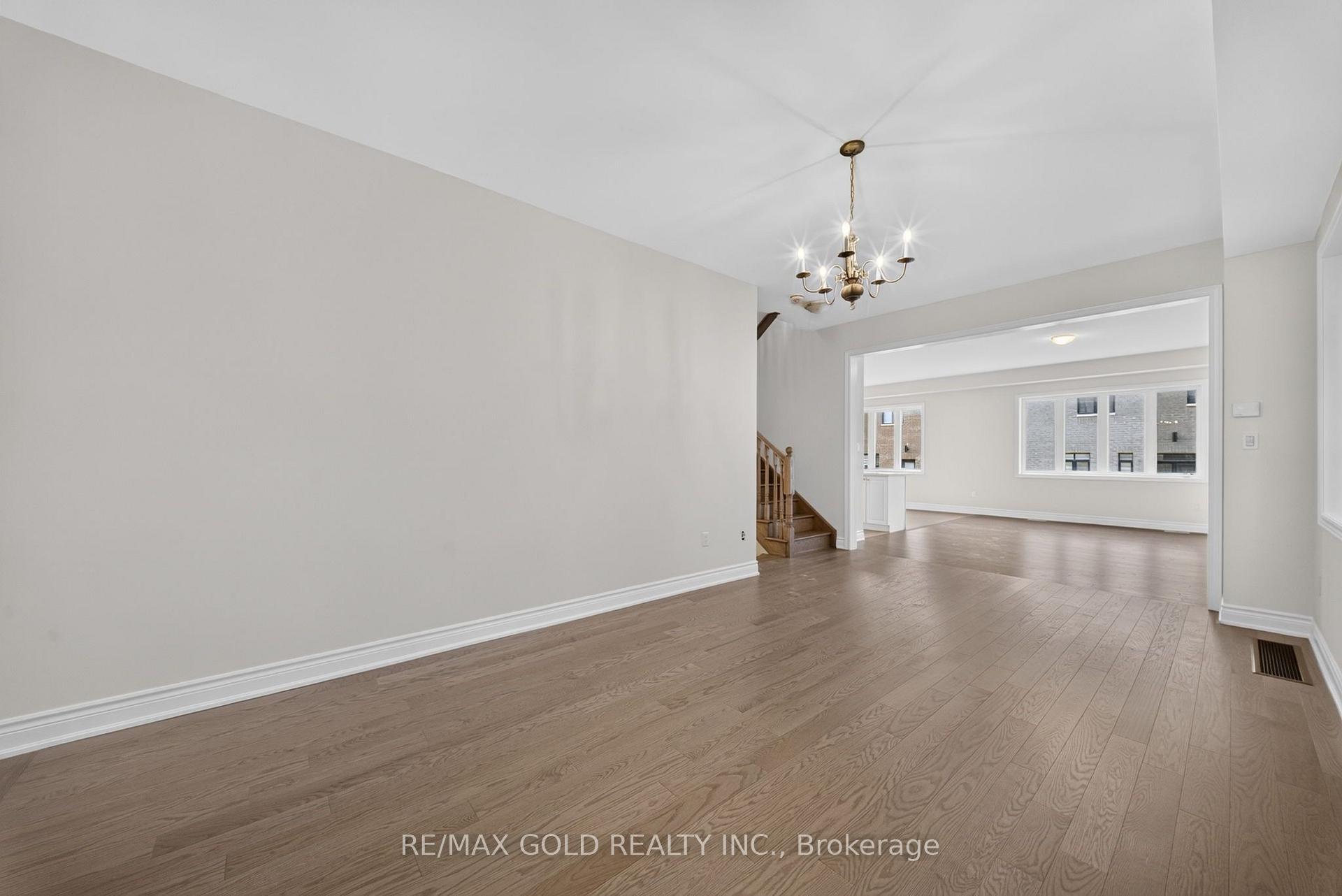 Photo 12 of 11 Keyworth Crescent, Brampton, Sandringham-Wellington North — HOMEH