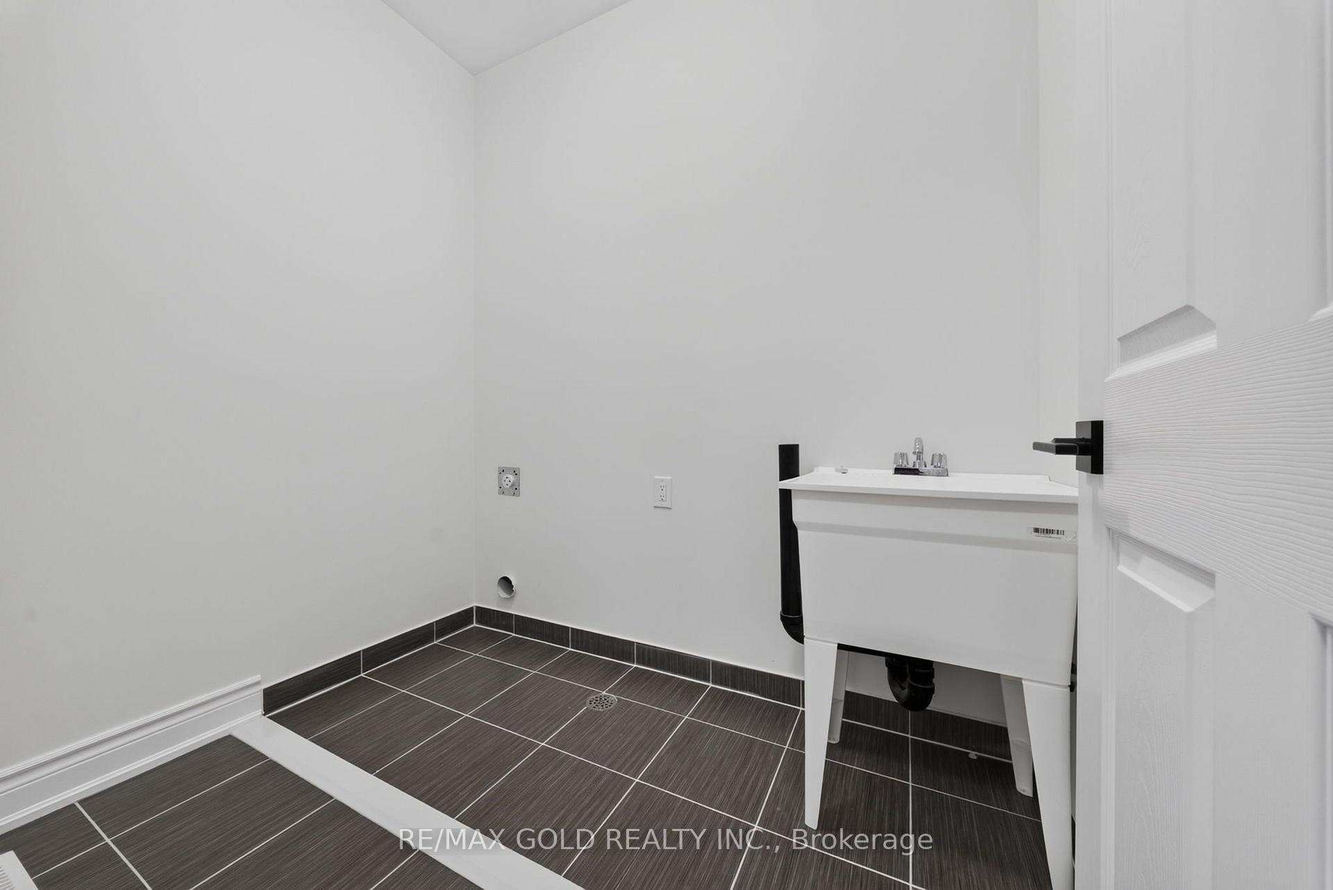 Photo 39 of 11 Keyworth Crescent, Brampton, Sandringham-Wellington North — HOMEH