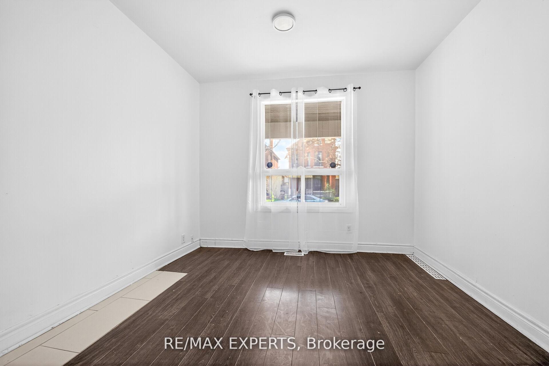 Photo 10 of 99 Leeming Street, Hamilton, Landsdale — HOMEH