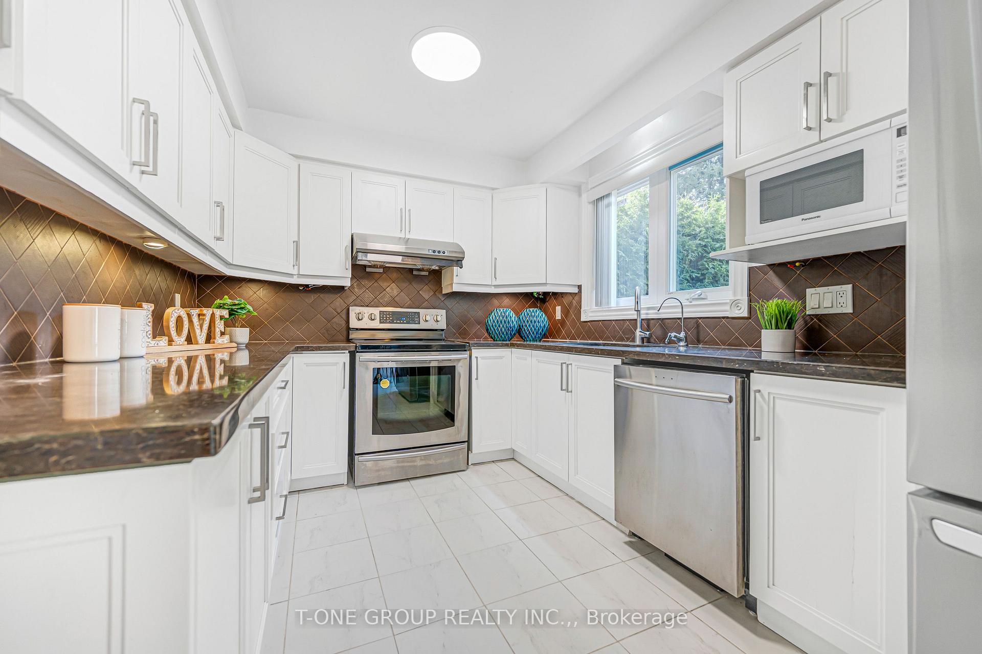 Photo 32 of 63 Hobart Drive, North York, Don Valley Village — HOMEH