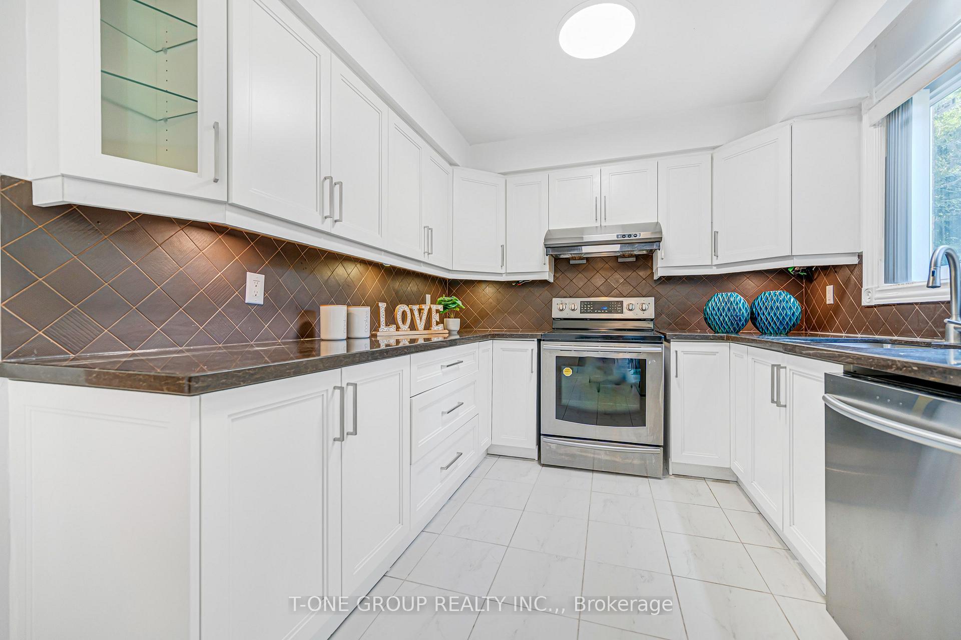 Photo 34 of 63 Hobart Drive, North York, Don Valley Village — HOMEH