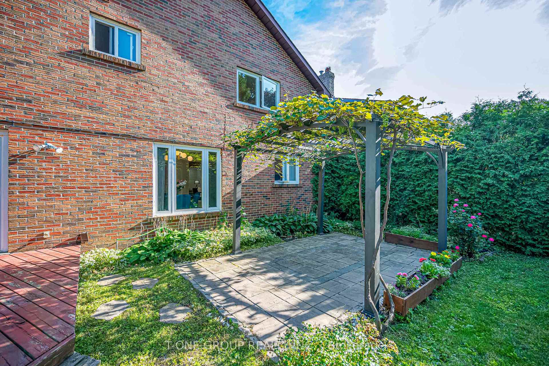 Photo 57 of 63 Hobart Drive, North York, Don Valley Village — HOMEH