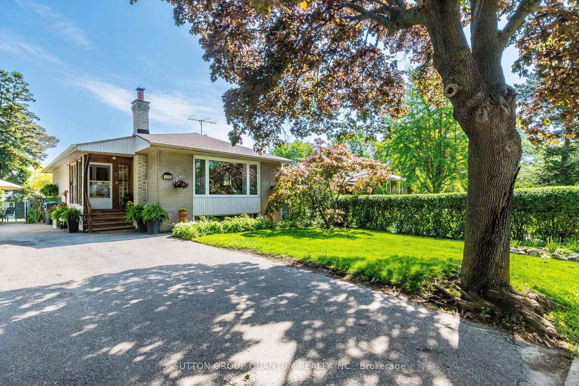 Photo 2 of 1293 Daimler Road, Mississauga, Clarkson — HOMEH