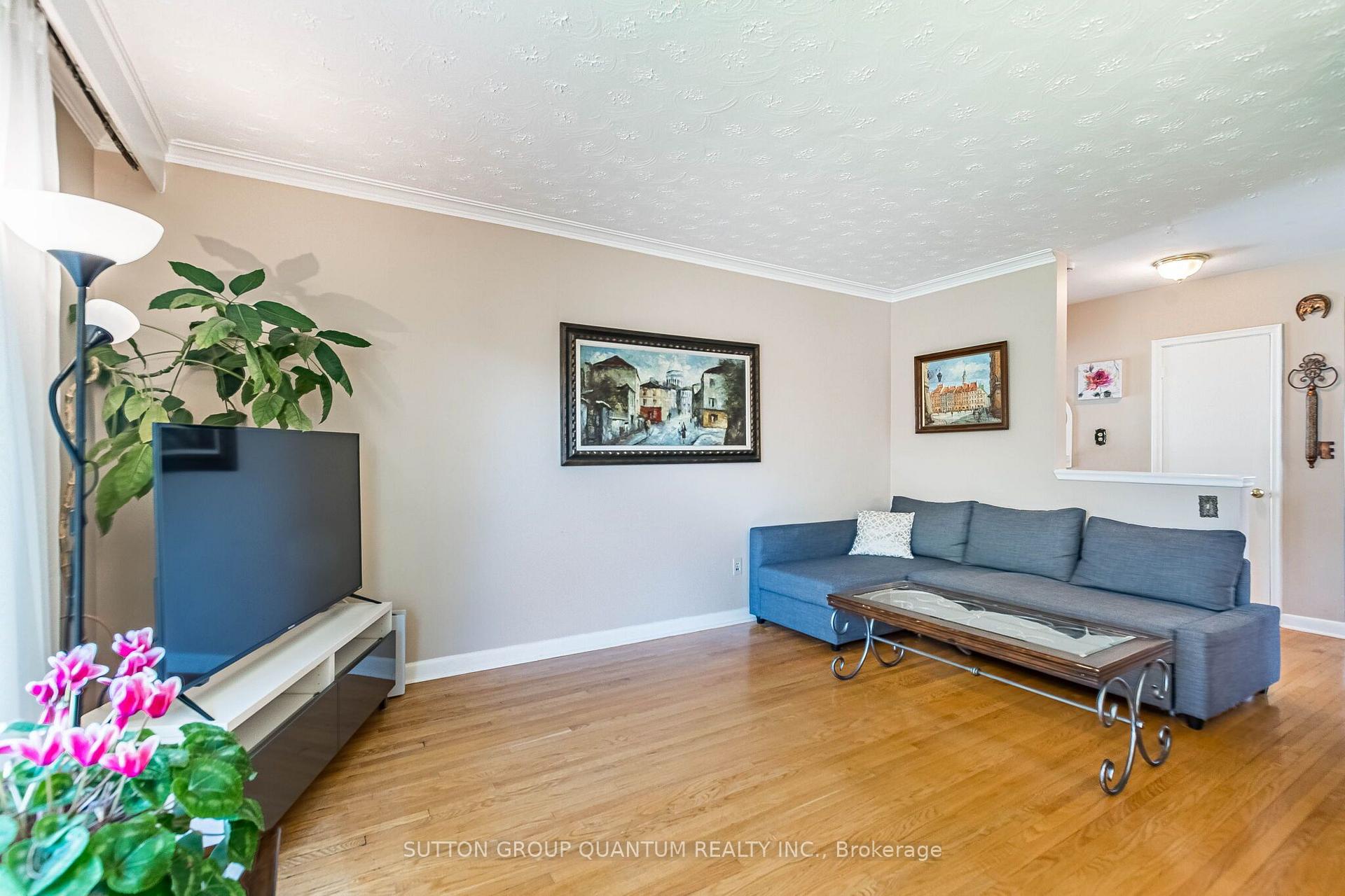 Photo 11 of 1293 Daimler Road, Mississauga, Clarkson — HOMEH