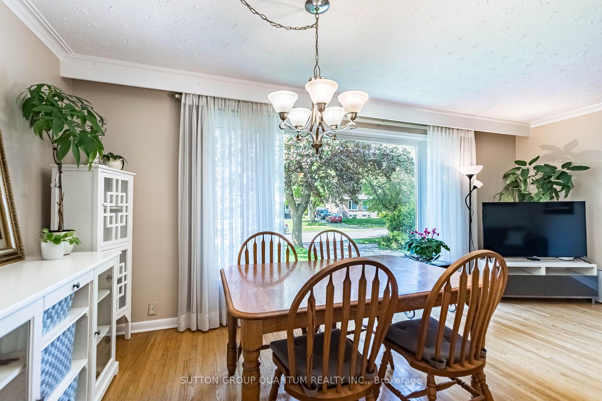 Photo 14 of 1293 Daimler Road, Mississauga, Clarkson — HOMEH