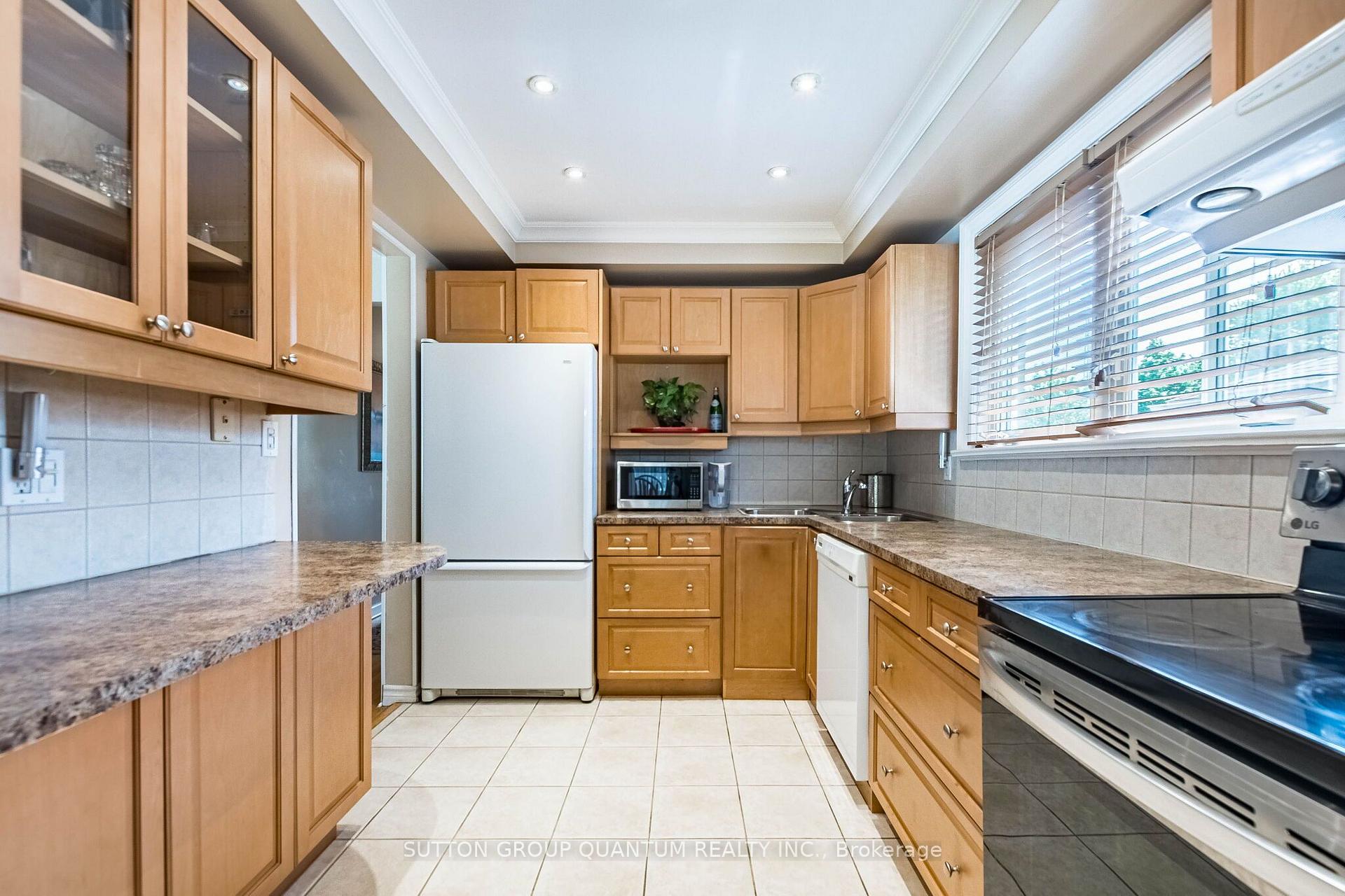 Photo 15 of 1293 Daimler Road, Mississauga, Clarkson — HOMEH