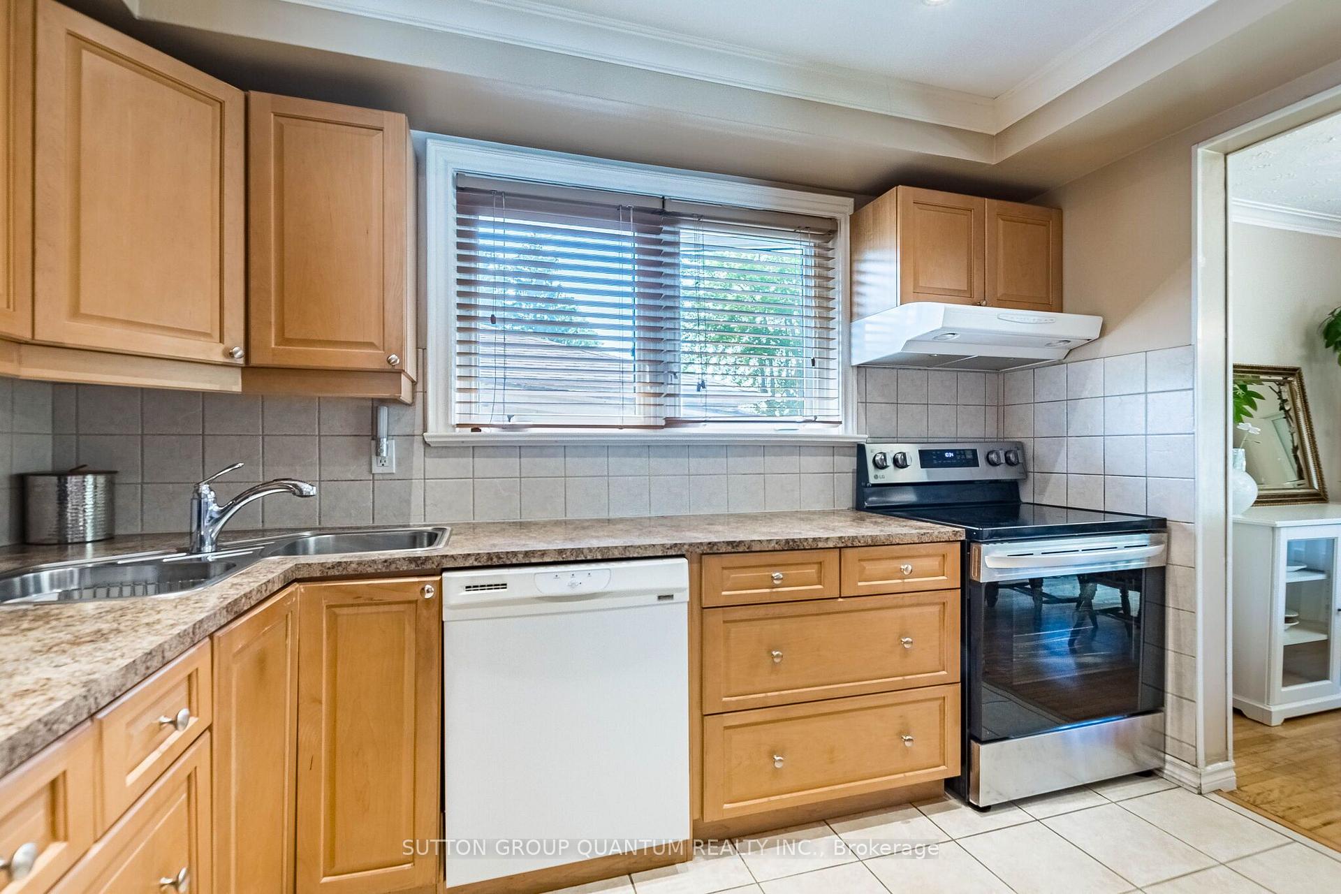 Photo 16 of 1293 Daimler Road, Mississauga, Clarkson — HOMEH