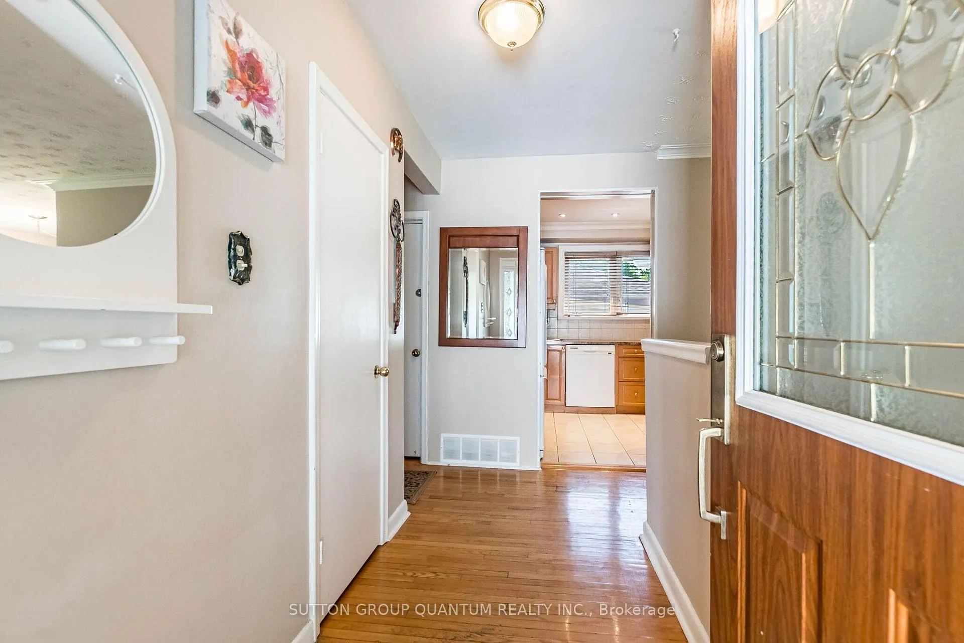 Photo 7 of 1293 Daimler Road, Mississauga, Clarkson — HOMEH