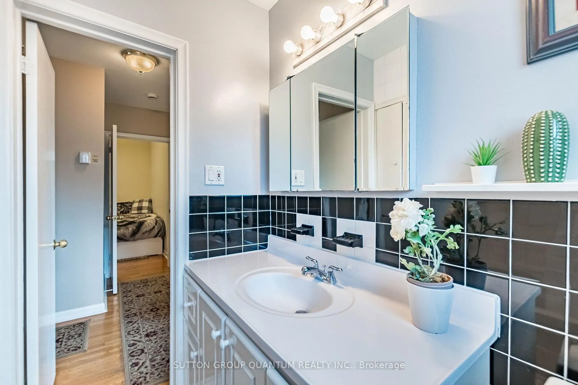 Photo 23 of 1293 Daimler Road, Mississauga, Clarkson — HOMEH