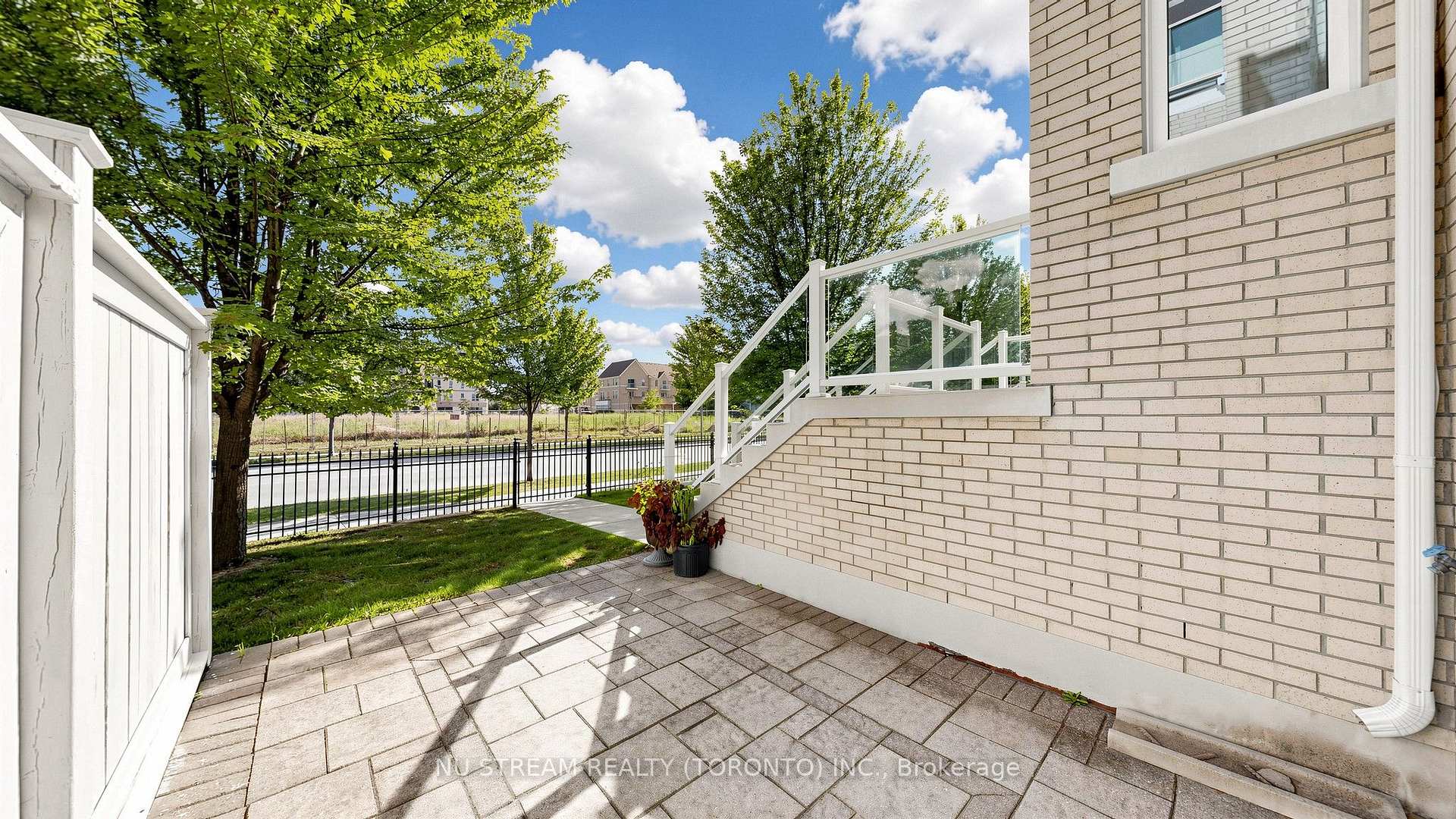 Photo 2 of Unit 15, 19 Maytime Way, Markham, Cathedraltown — HOMEH