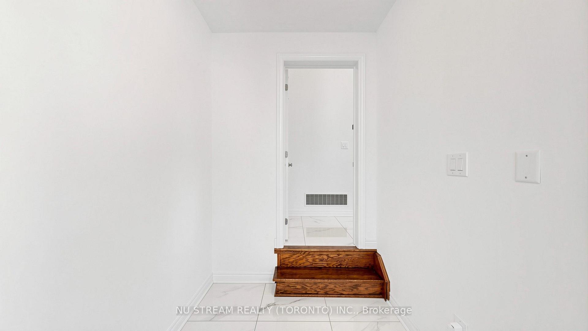 Photo 5 of Unit 15, 19 Maytime Way, Markham, Cathedraltown — HOMEH
