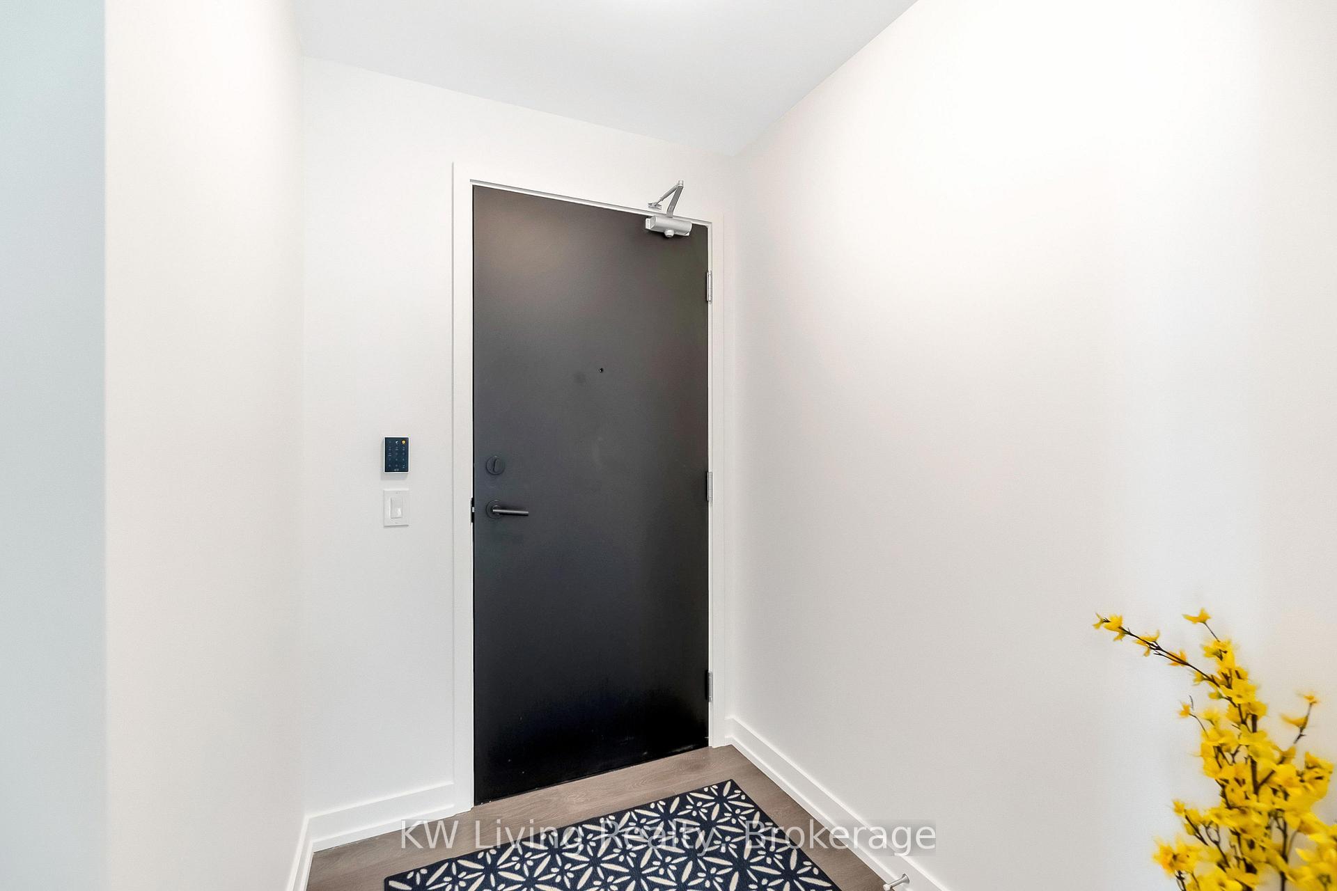 Photo 3 of Unit 709, 125 Redpath Avenue, Toronto, Mount Pleasant East — HOMEH