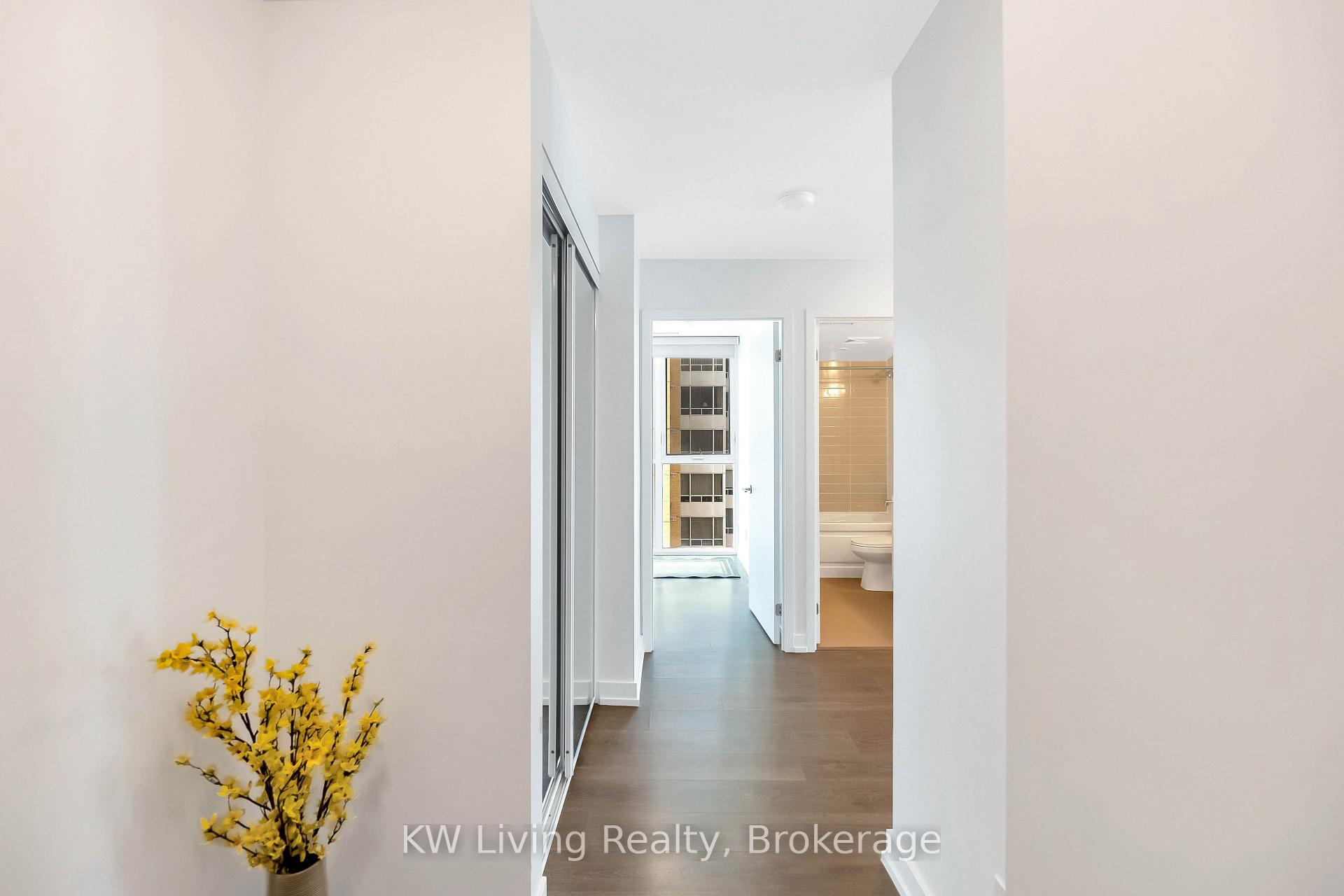 Photo 4 of Unit 709, 125 Redpath Avenue, Toronto, Mount Pleasant East — HOMEH